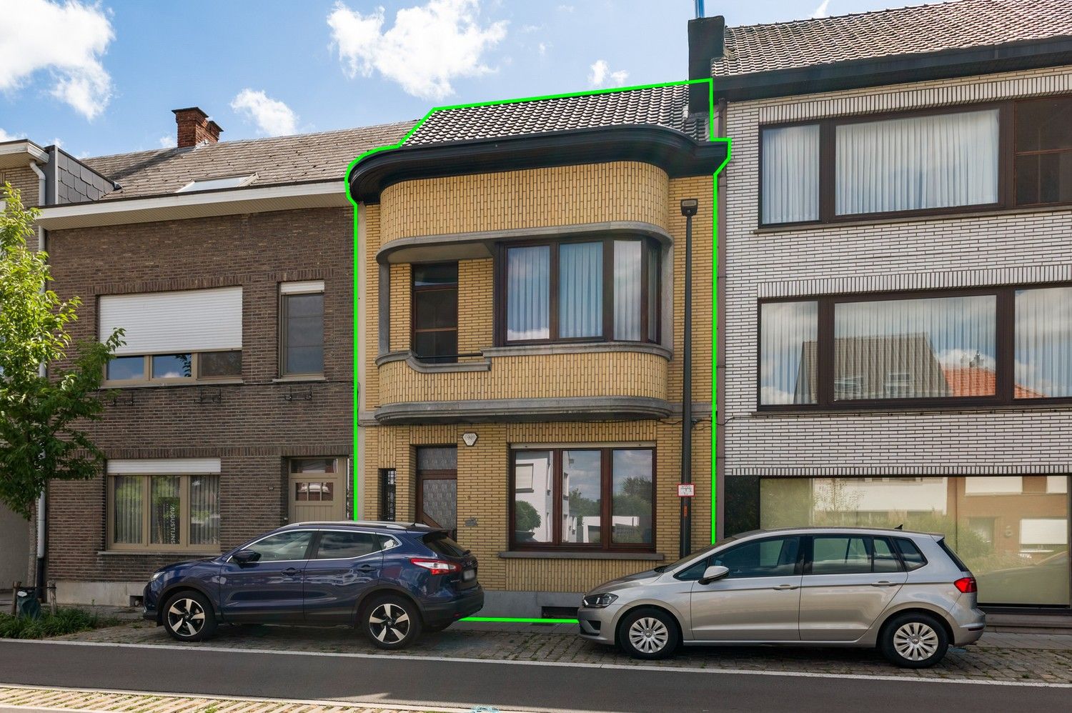 Hoofdfoto van de publicatie: Huis met 3 - 4 slaapkamers, tuin en grote kelder in Wommelgem!