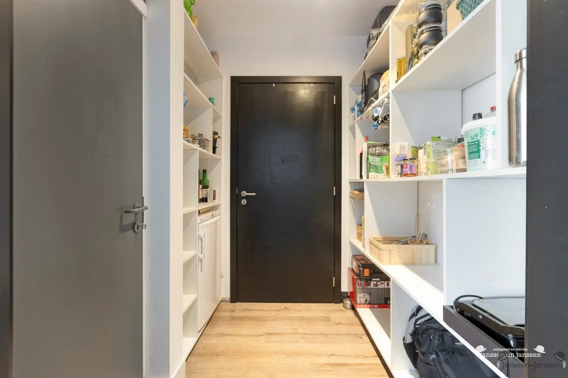 Prachtige halfopen woning met 3 slaapkamers, inpandige garage en zonnepanelen in Heppen foto 12