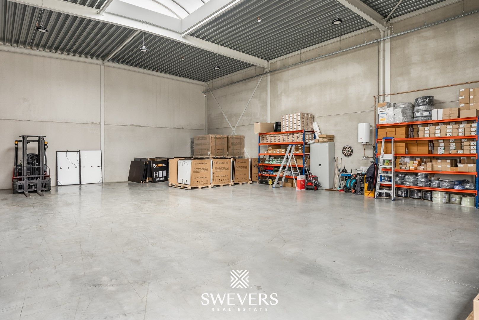 Functionele industriehal met drie autostaanplaatsen te Ham foto 5
