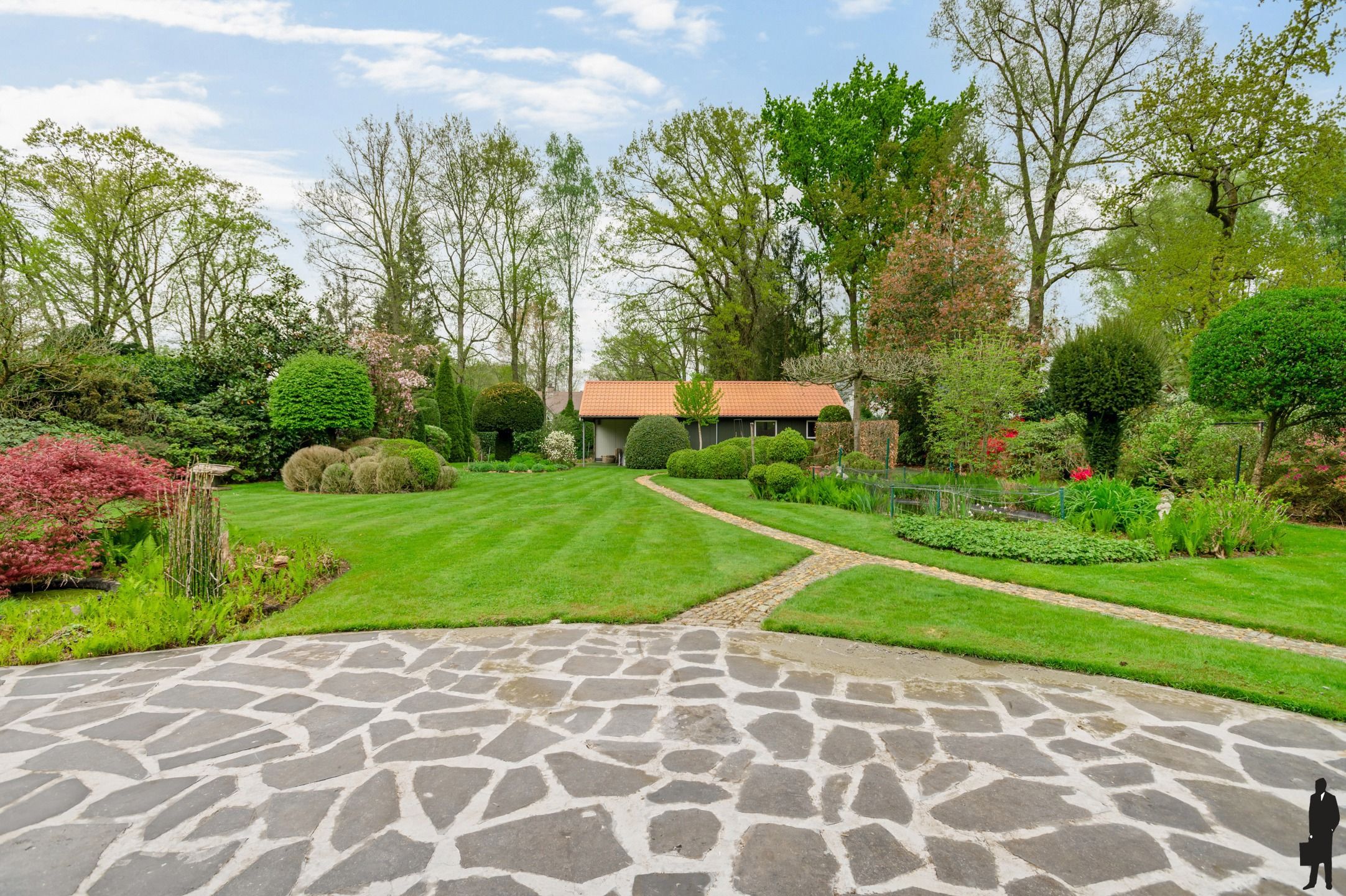 Provençaalse gelijkvloers villa op prachtig perceel van ca. 2.316 m² op de grens met Schilde. foto 2