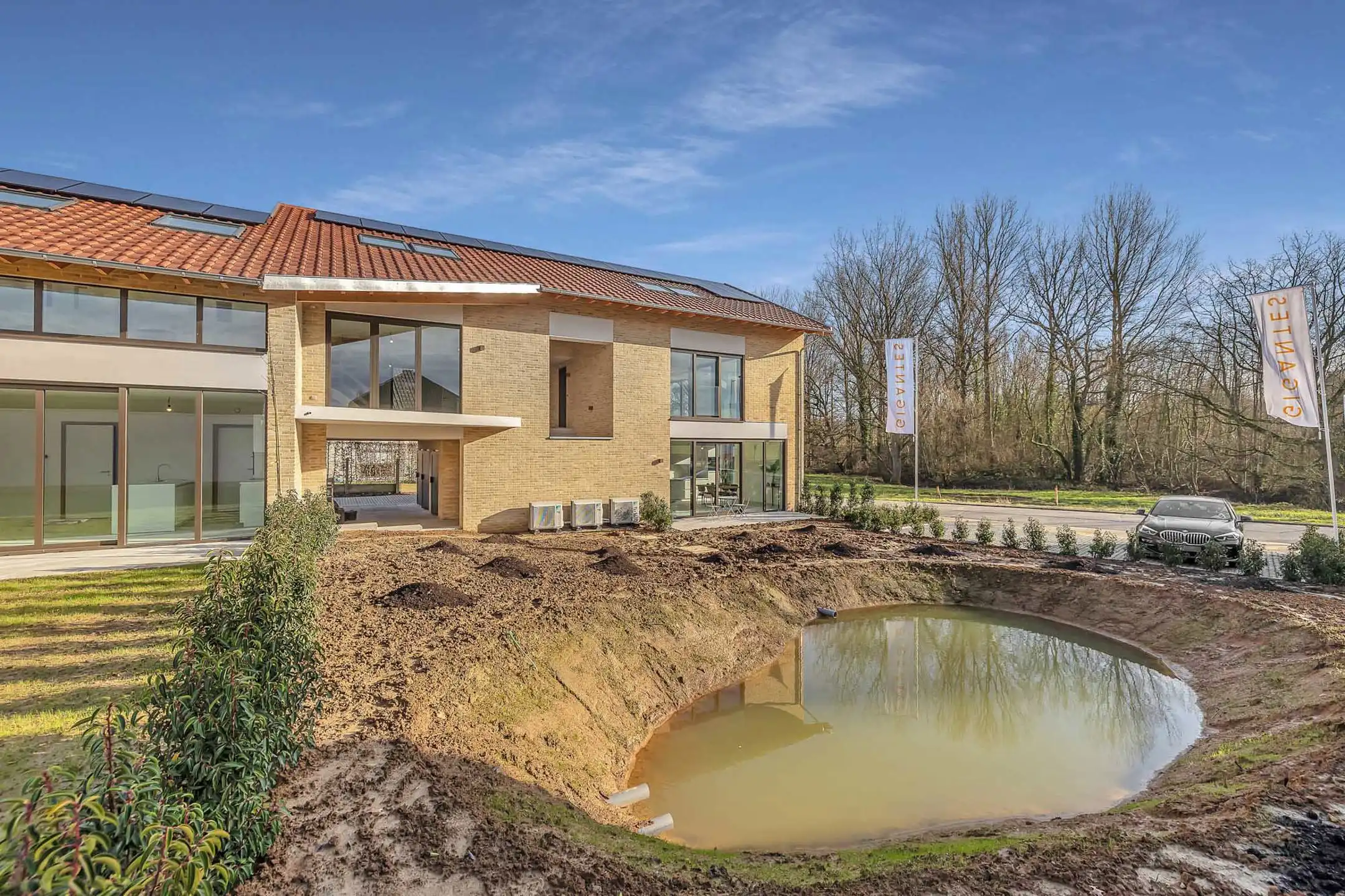 Prachtige nieuwbouwwoning in uniek woonerf foto 7