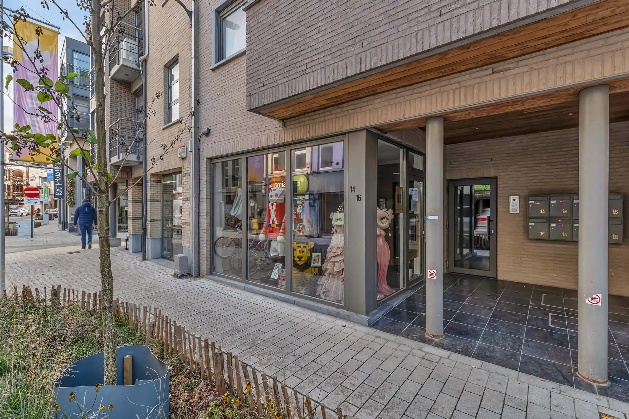 Commercieel gelijkvloers te centrum Ninove foto 3