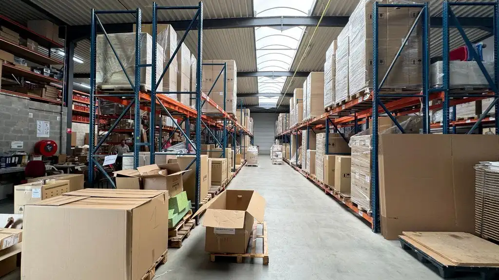 Loods met kantoor te huur nabij E313 te Wommelgem foto 5