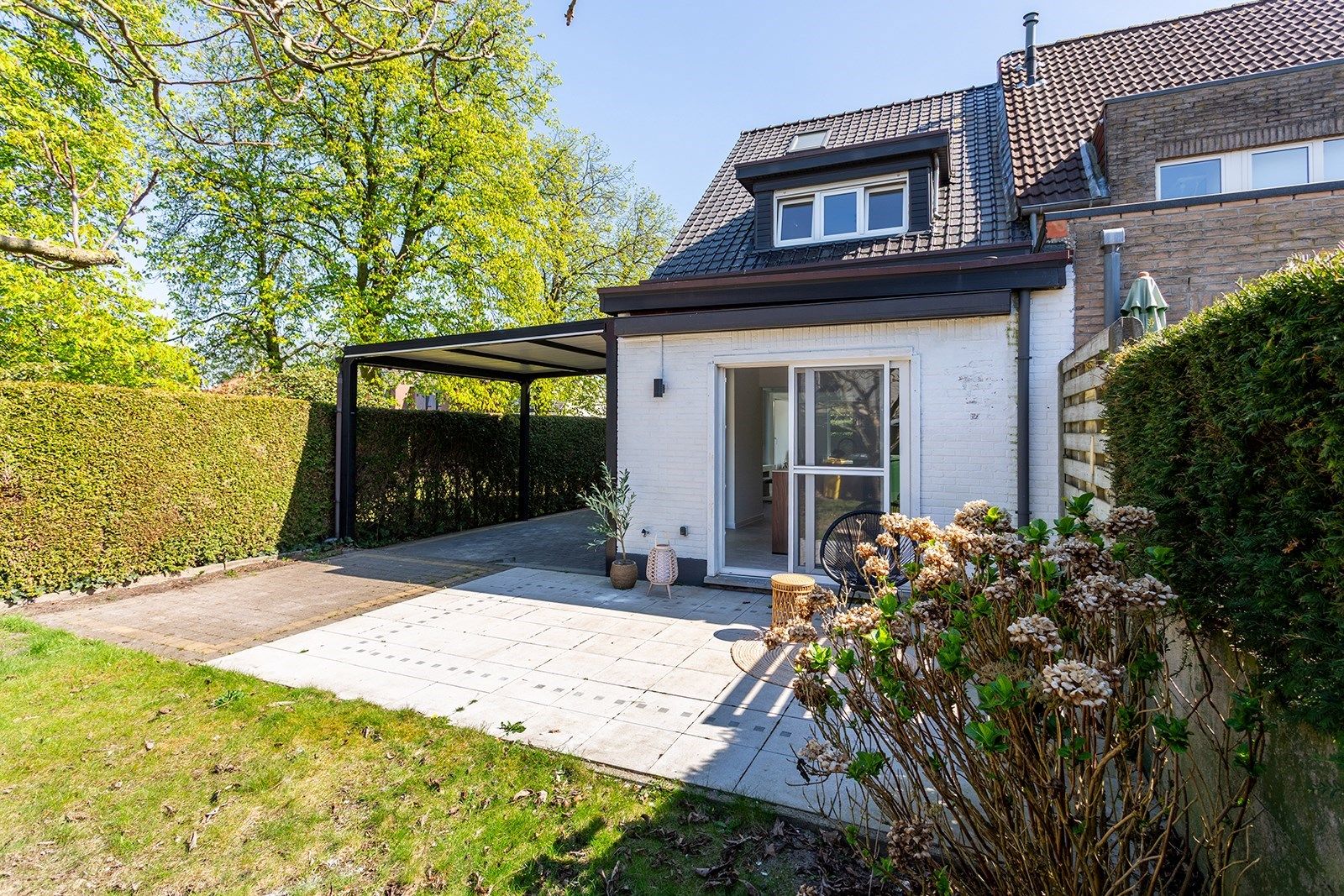 Nét gerenoveerde woning met aangename tuin  foto 2
