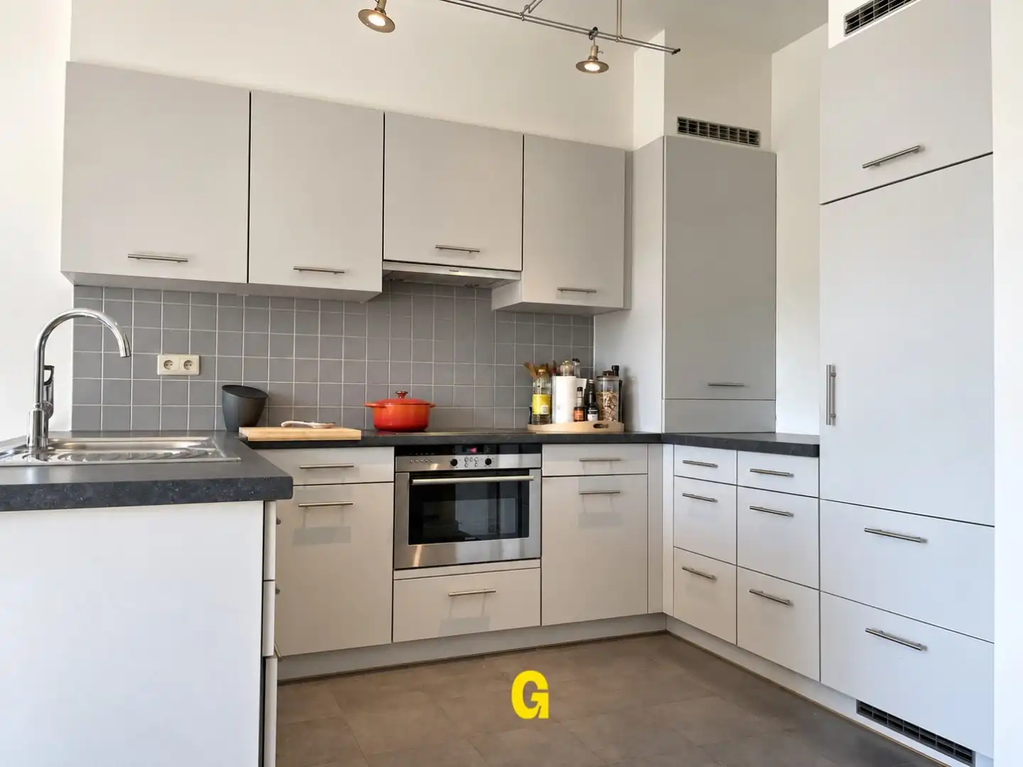 Instapklaar appartement met 1 slaapkamer en prachtig terras in hartje Hoeselt foto 5