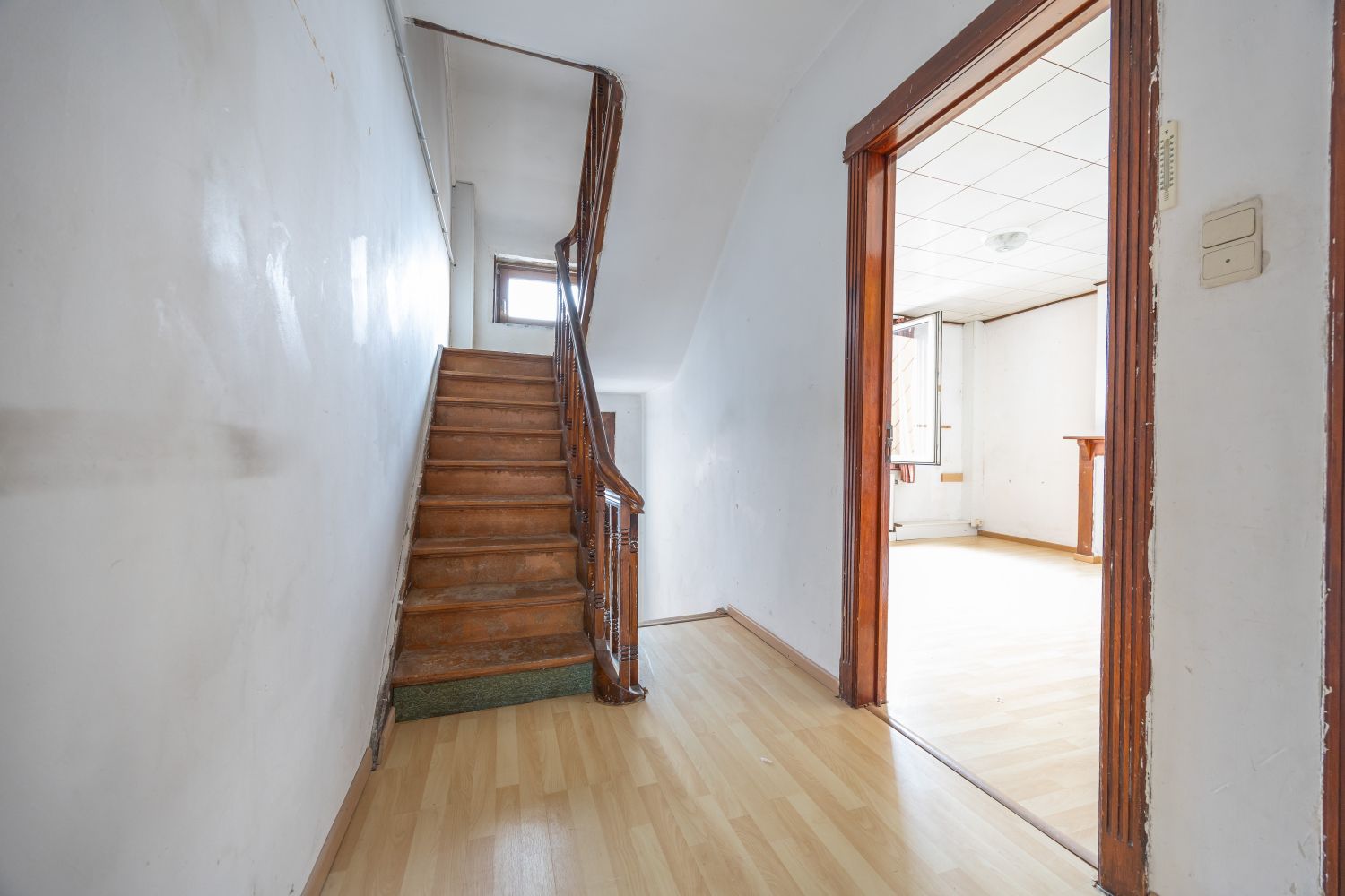 Ruime te renoveren woning met zonnige tuin en tal van mogelijkheden. foto 48