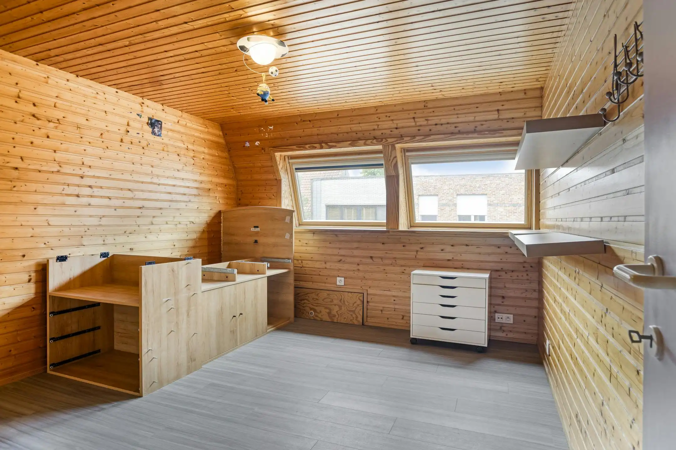 Gezinswoning met 4 slaapkamers en garage te koop in Stasegem!  foto 9