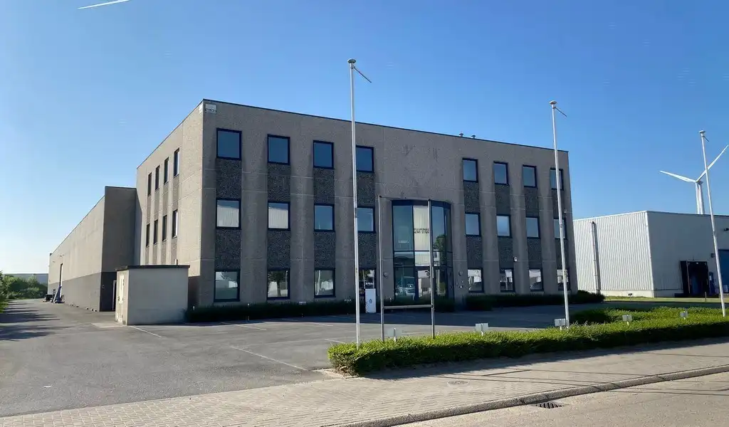 Ingedeeld kantoorverdiep te huur nabij N47 in Lokeren foto {{pictureIndex}}