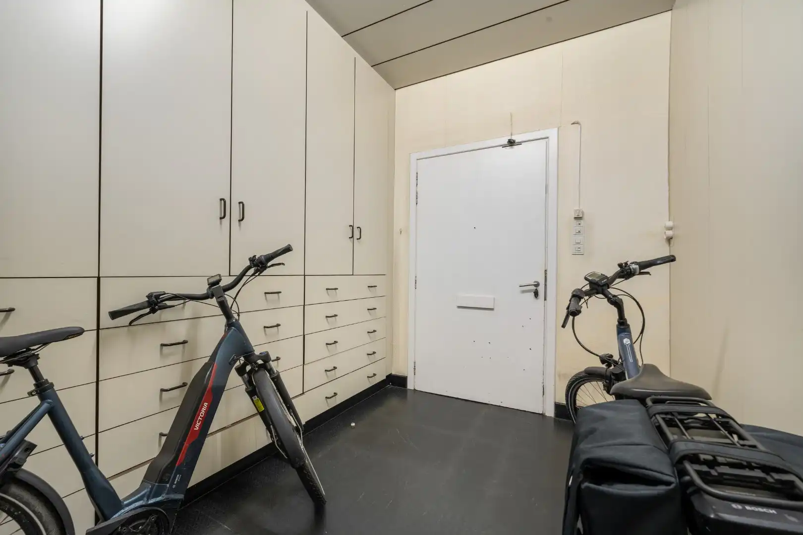 Unieke woning met handelsruimte, kantoor, 7 slpks & 200 m² atelier/magazijn – ideaal voor vrije beroepers foto 15