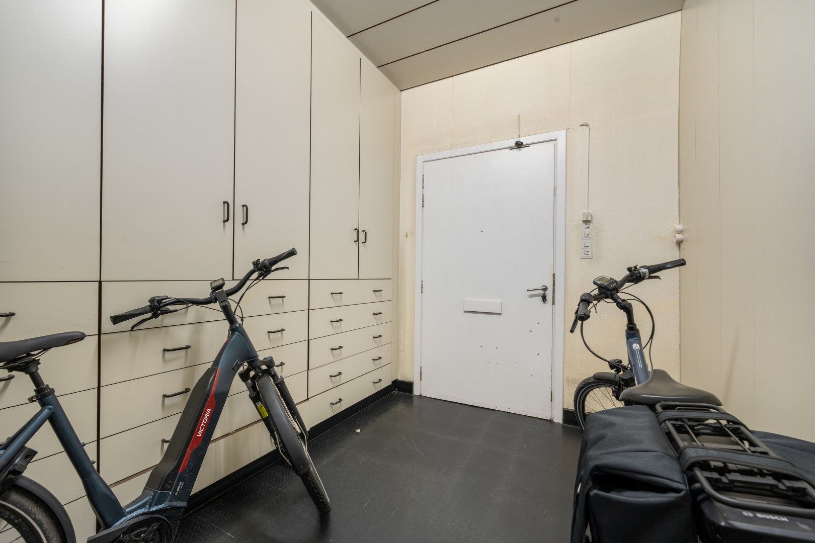 Unieke woning met handelsruimte, kantoor, 7 slpks & 200 m² atelier/magazijn – ideaal voor vrije beroepers foto 15