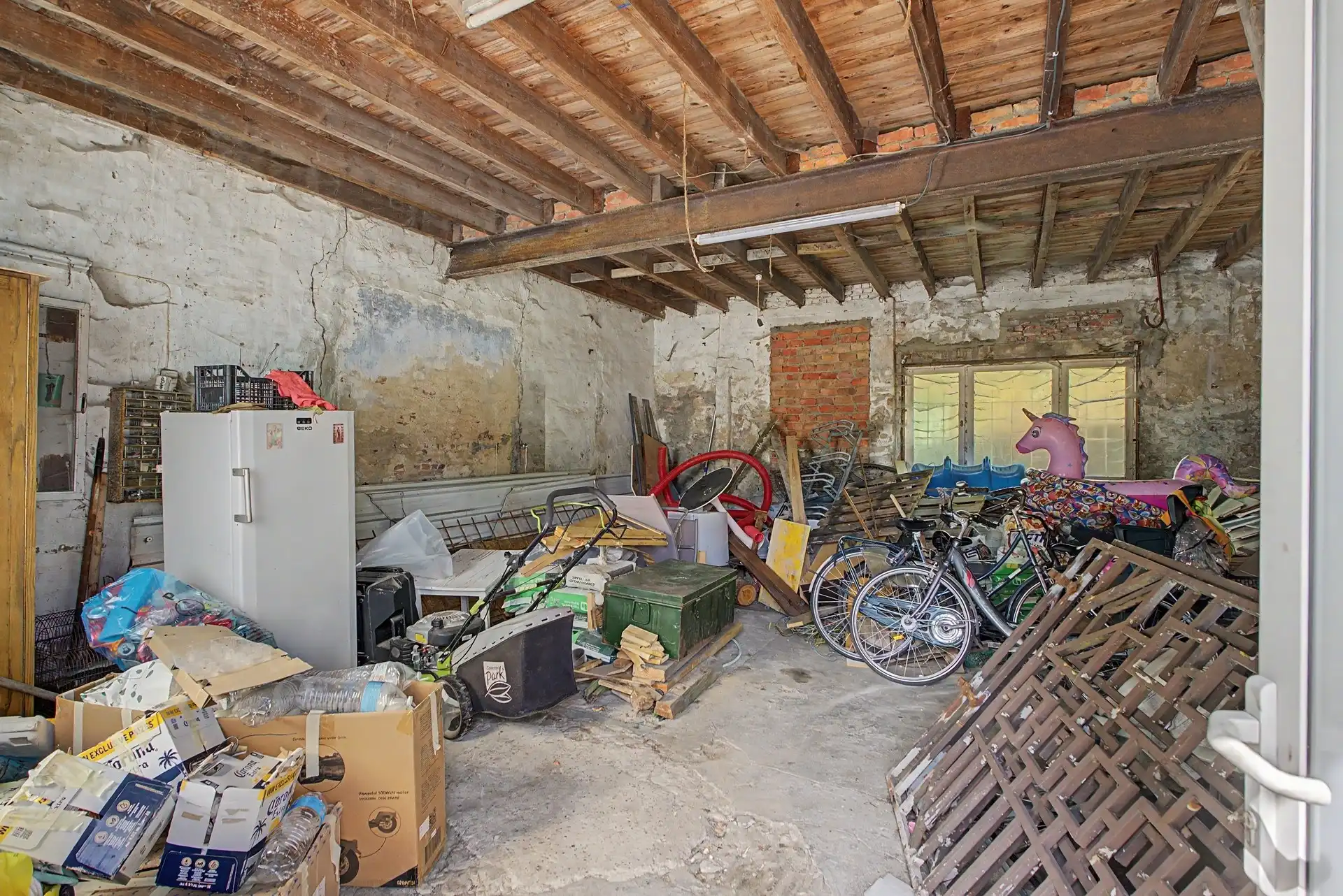 Heel ruime woning, met open zicht en grote garage/magazijn (82m²) op een perceel van 760m², te Grembergen foto 18