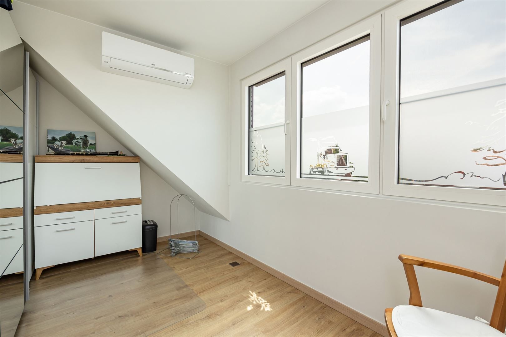 Gerenoveerd studio-appartement met zolder foto 8