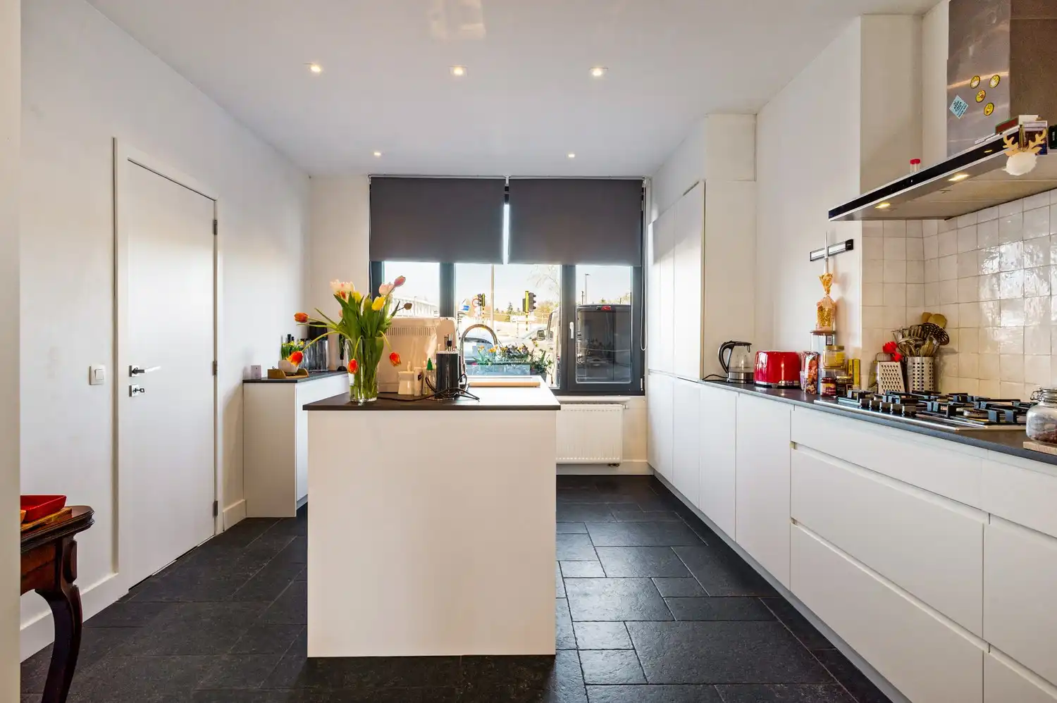 Instapklare gezinswoning met 3 slaapkamers en tuin in Wijnegem foto 4