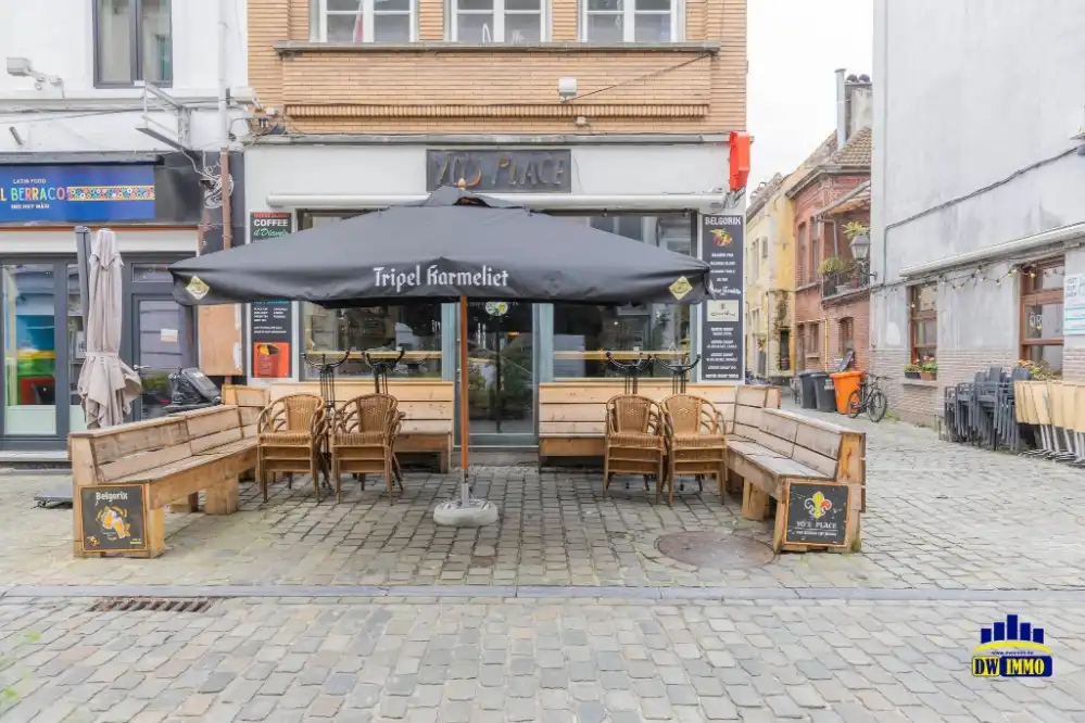 Opbrengsteigendom gelegen in historisch Gent te koop foto {{pictureIndex}}