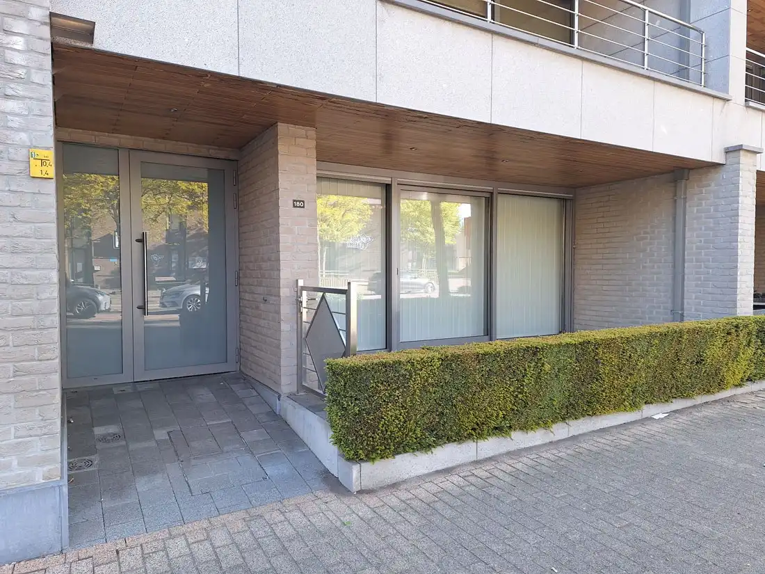 Modern gelijkvloers appartement te Kermt foto 2