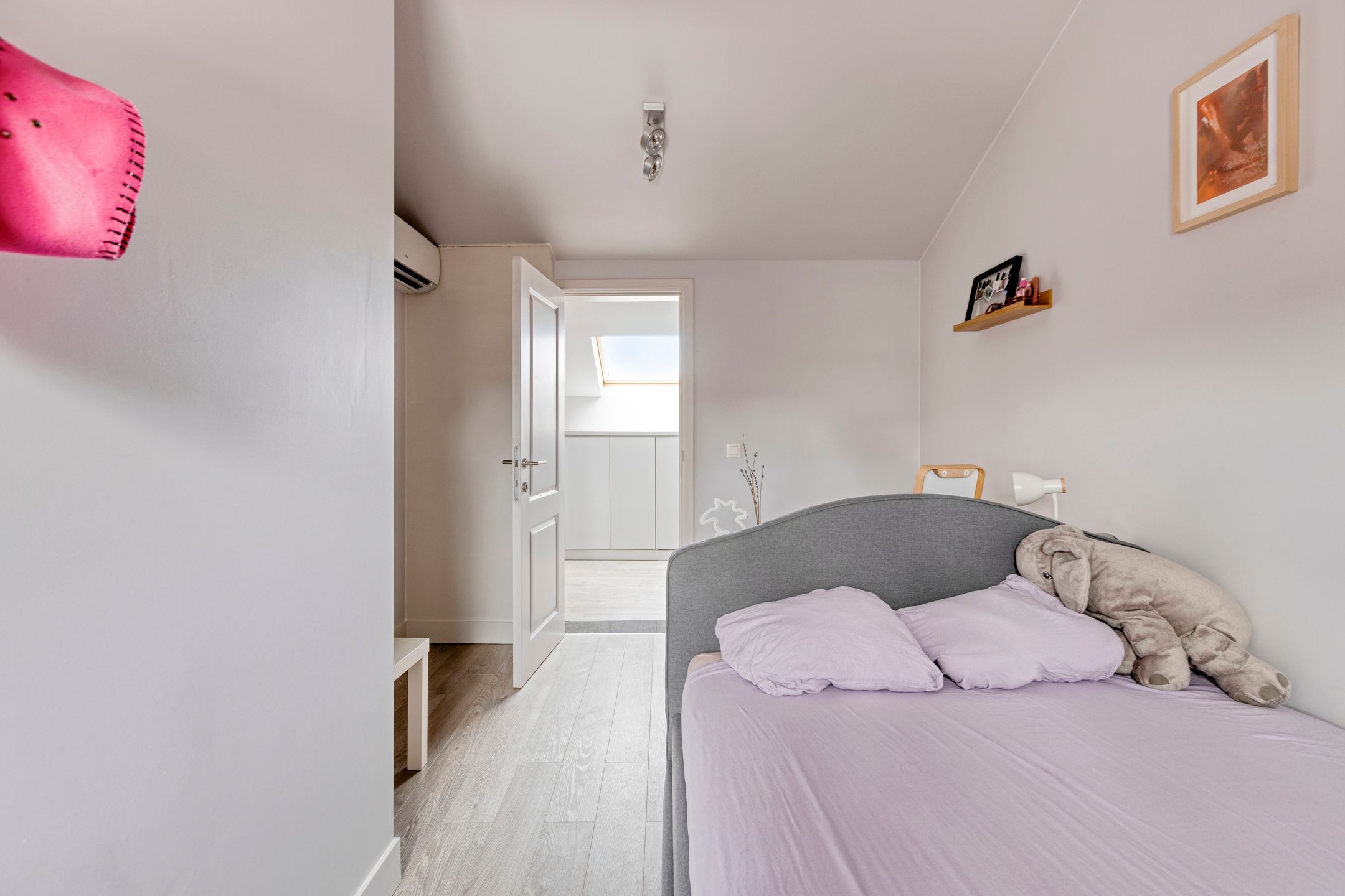 Gerenoveerde herenwoning met garage foto 25