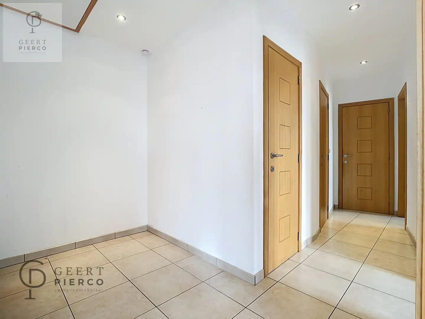 Ruim appartement met twee slaapkamers, kelder en ondergrondse staanplaats. foto 7