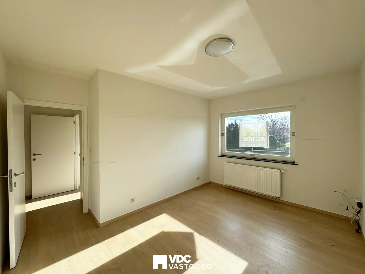 Instapklare gerenoveerde woning met 6 slaapkamers, tuin, terras en 2 parkeerplaatsen foto 8