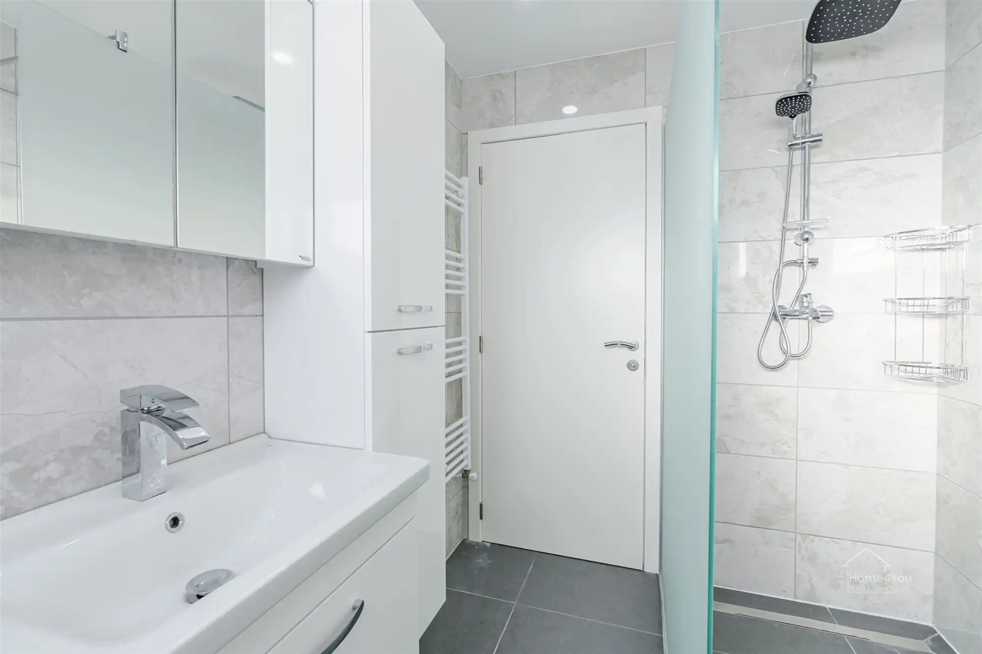 Volledig vernieuwd GLV appartement, terras en 2 slaapkamers  foto 13