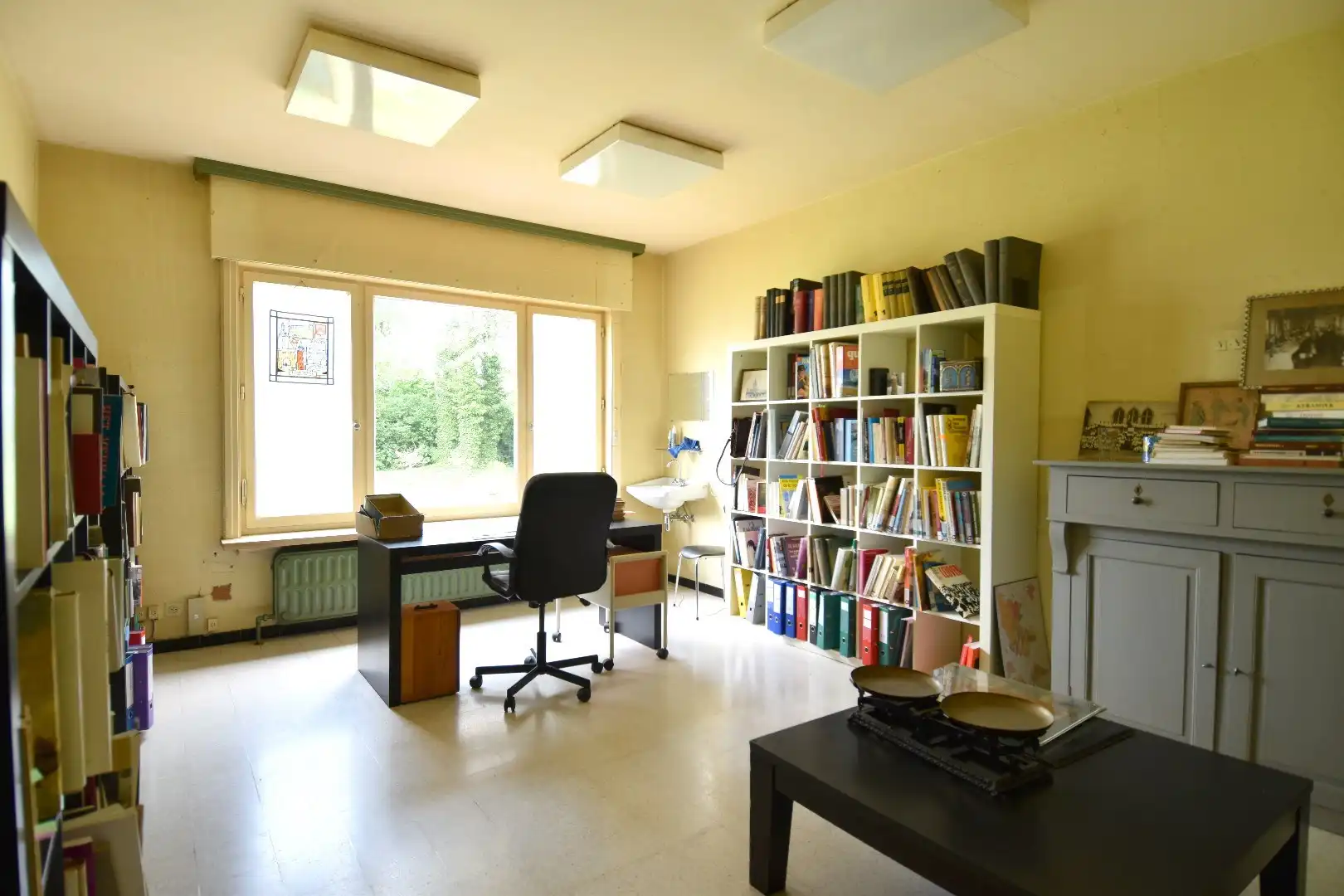 Te renoveren dokterswoning met 6 slaapkamers en praktijkruimte te koop in Wevelgem foto 8