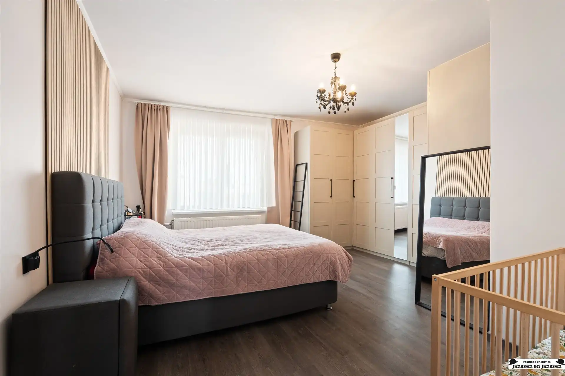 Uitzonderlijk ruime, energetische en gerenoveerde woning! foto 19