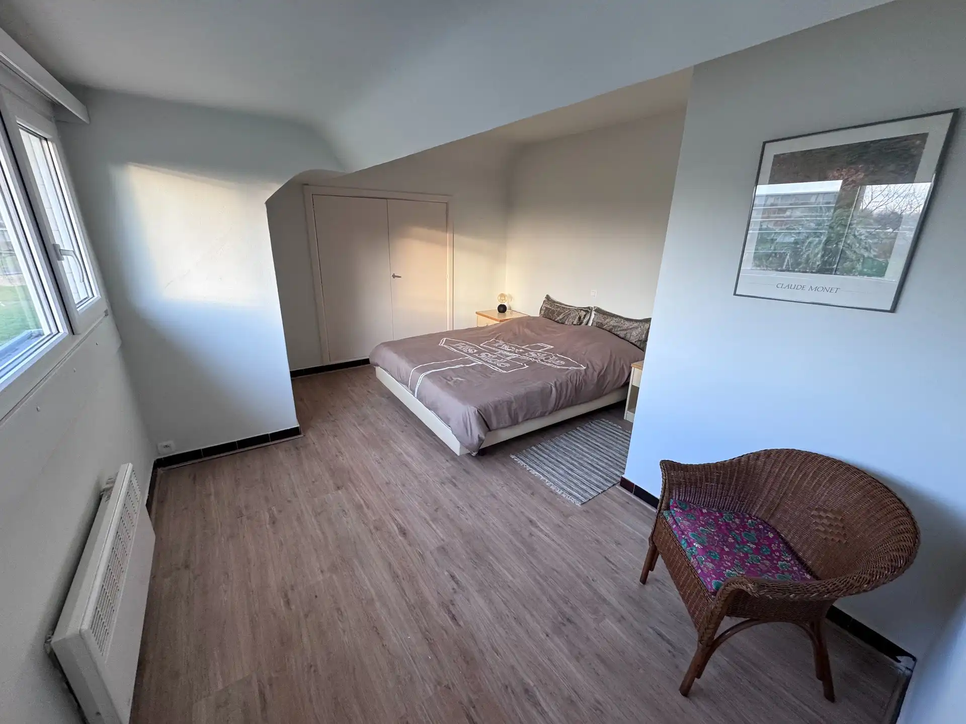 Instapklaar appartement met twee slaapkamers en afgewerkt met oog voor hedendaags wooncomfort. foto 4