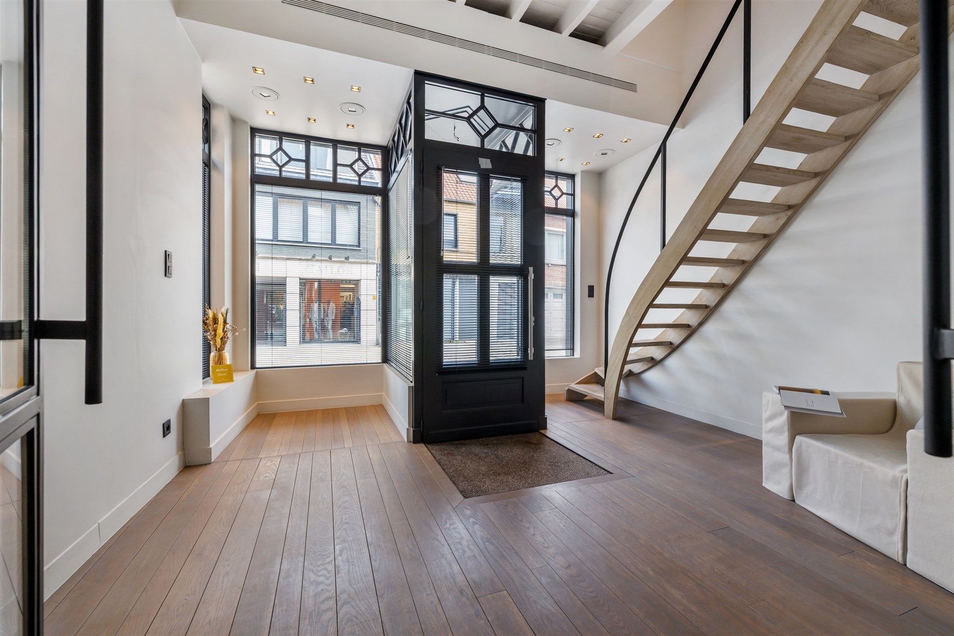 Unieke woning in lofstijl met 3 slaapkamers en dubbele garage foto 11
