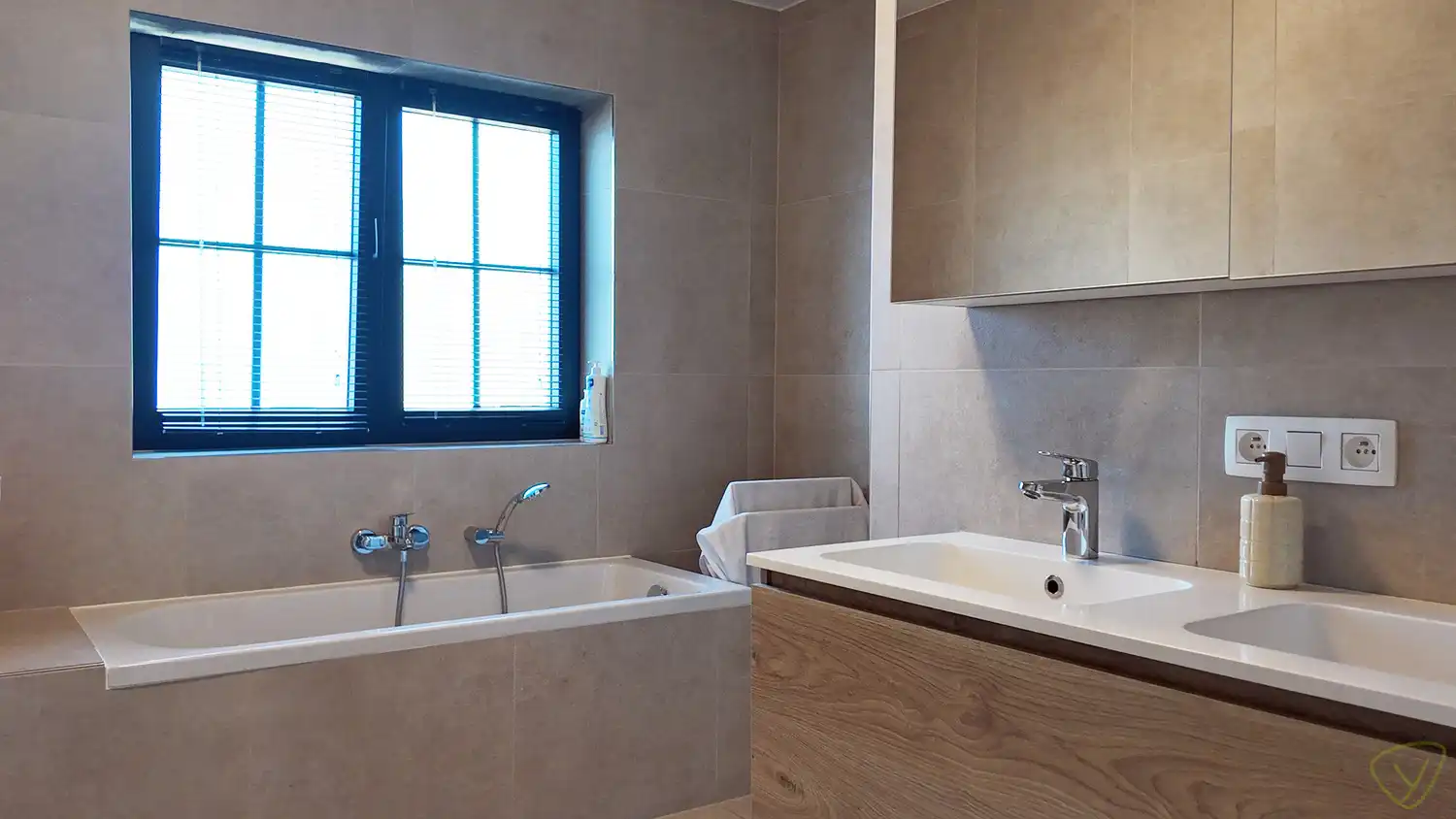 Halfopen prachtig afgewerkte woning vlakbij het centrum van Eeklo foto 18
