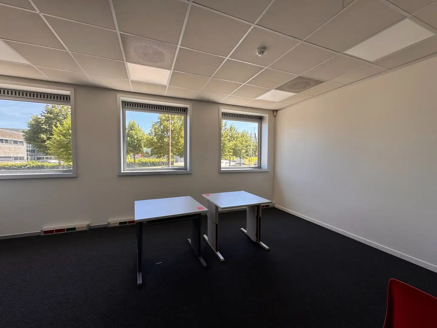 Instapklare kantoorruimte van 705 m² in Ieper foto 11