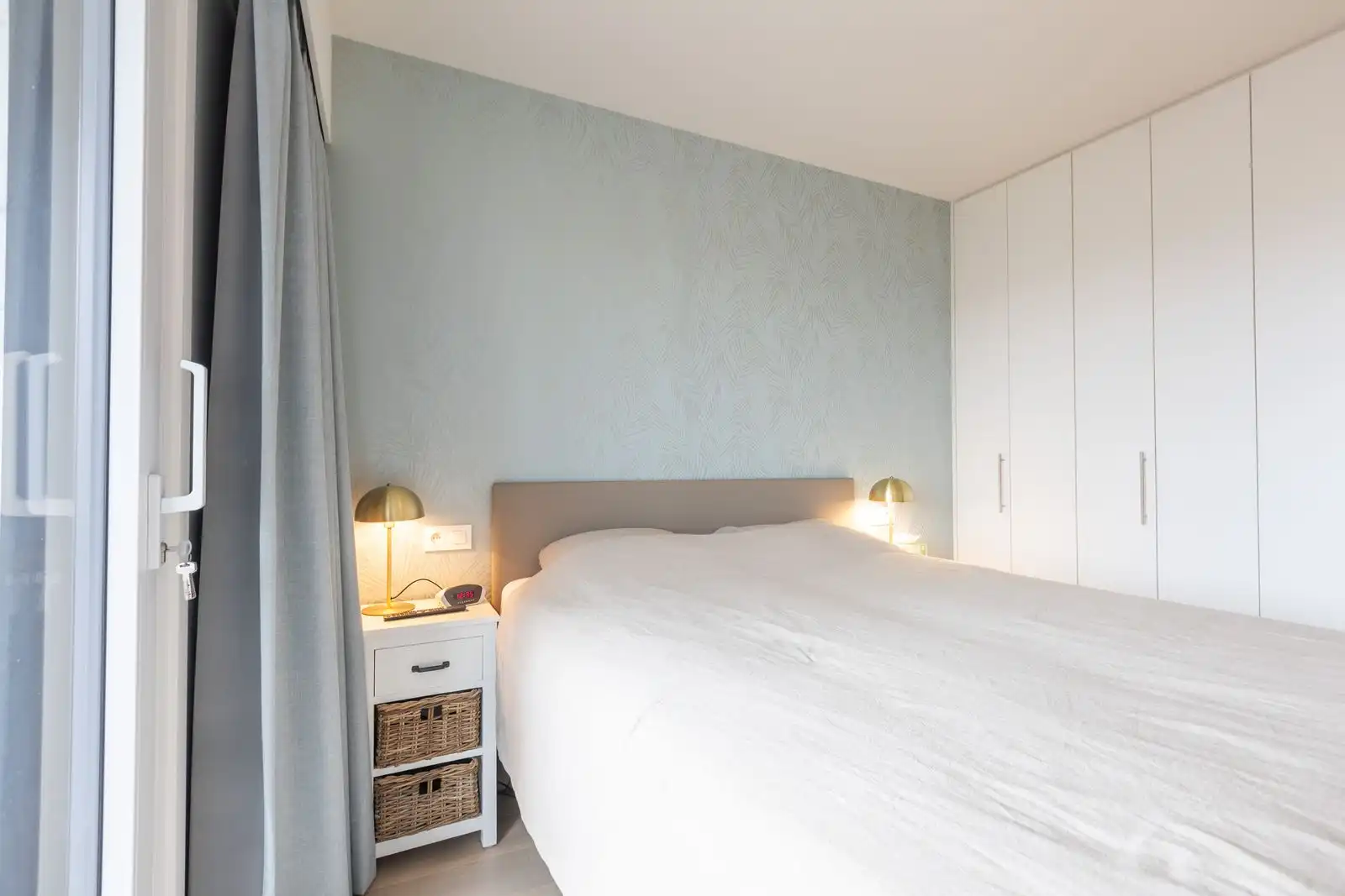 Luxueus gerenoveerd appartement met 2 slpk en frontaal zicht op zee foto 12