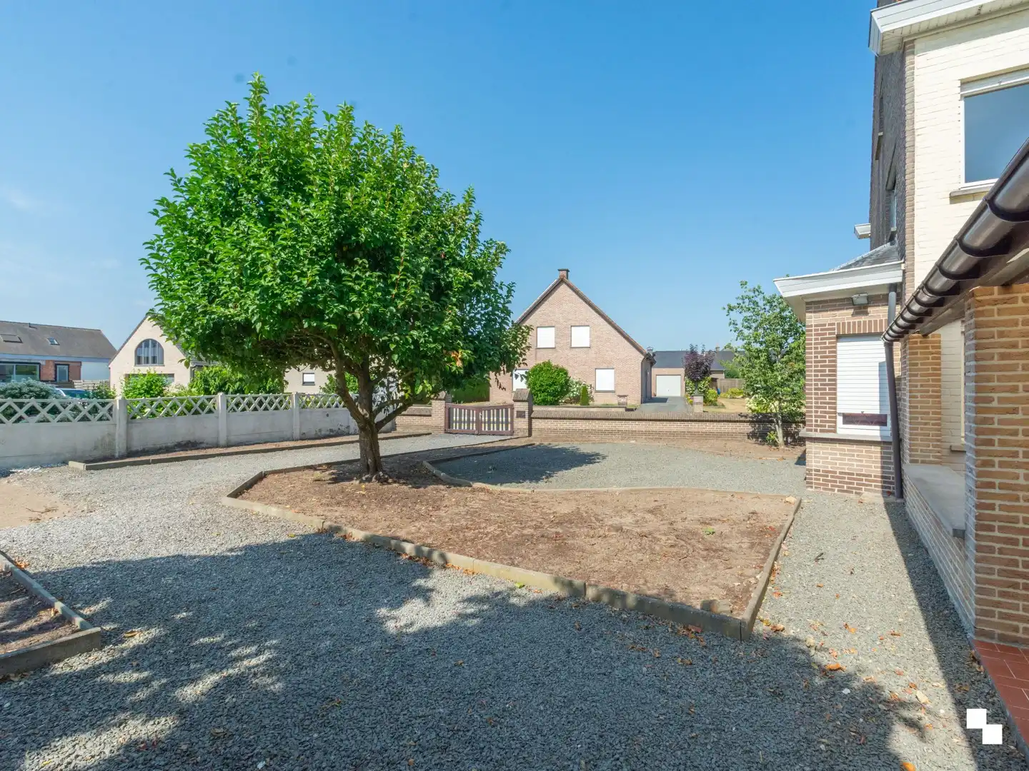 Ruime, te renoveren woning in het mooie Asper foto 22