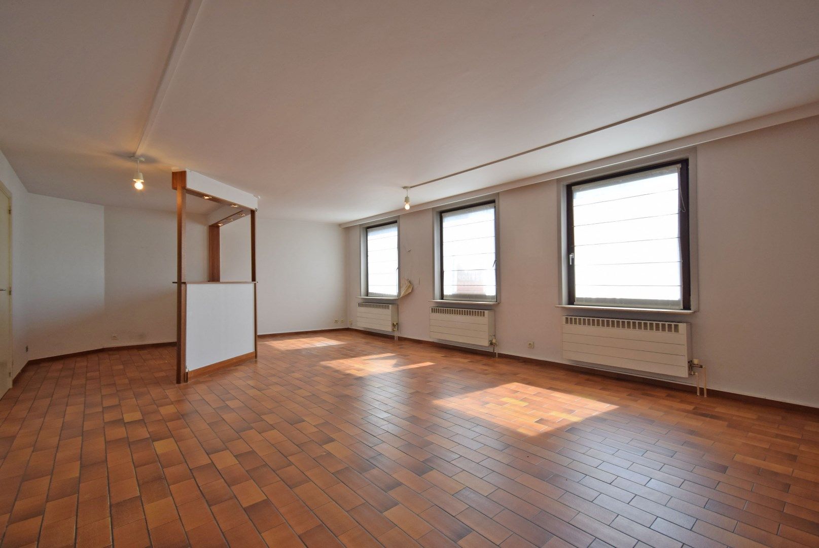 HANDELSRUIMTE MET BOVENLIGGEND APPARTEMENT IN STADSCENTRUM ROESELARE foto 4