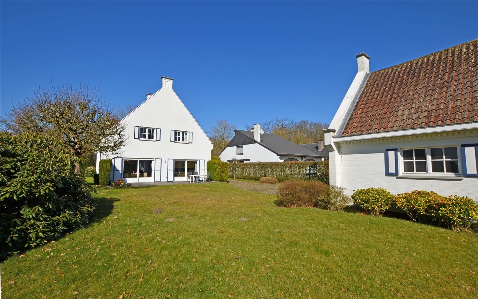 Klassieke op te frissen villa op fietsafstand van de stad foto {{pictureIndex}}
