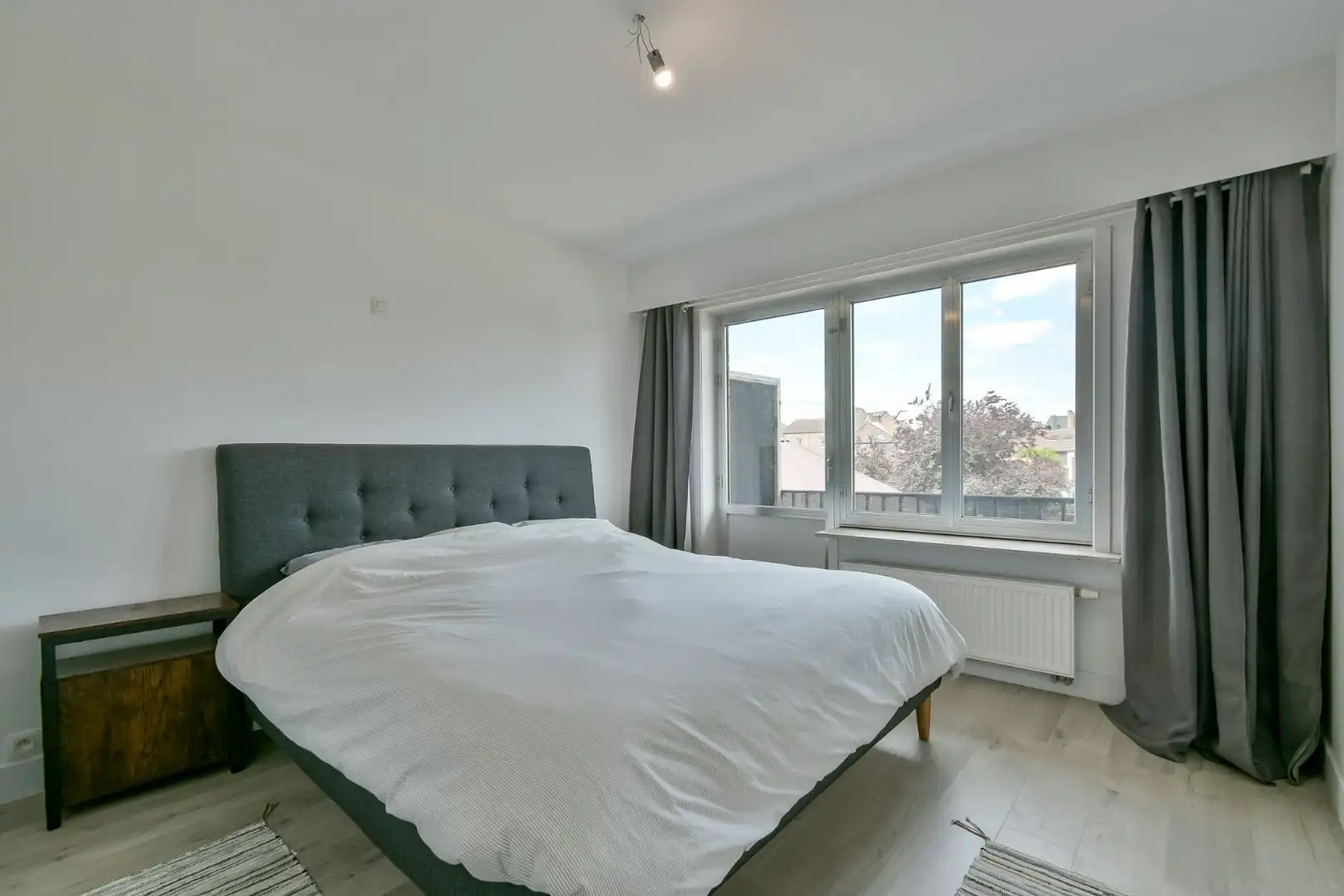Instapklaar en lichtrijk appartement in centrum Torhout! foto 10