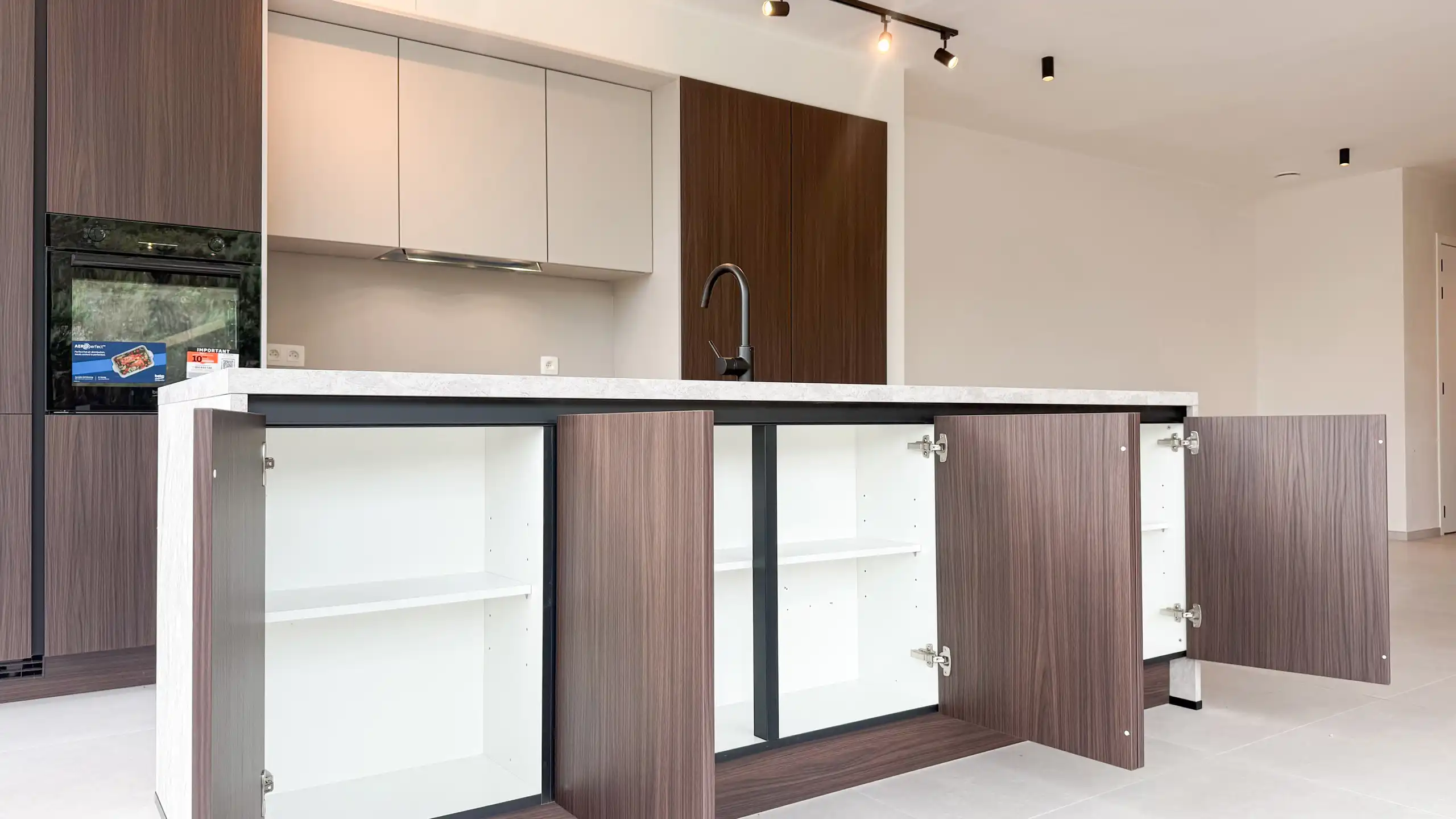 Kwalitatief afgewerkte nieuwbouwwoning op centrale ligging! foto 10