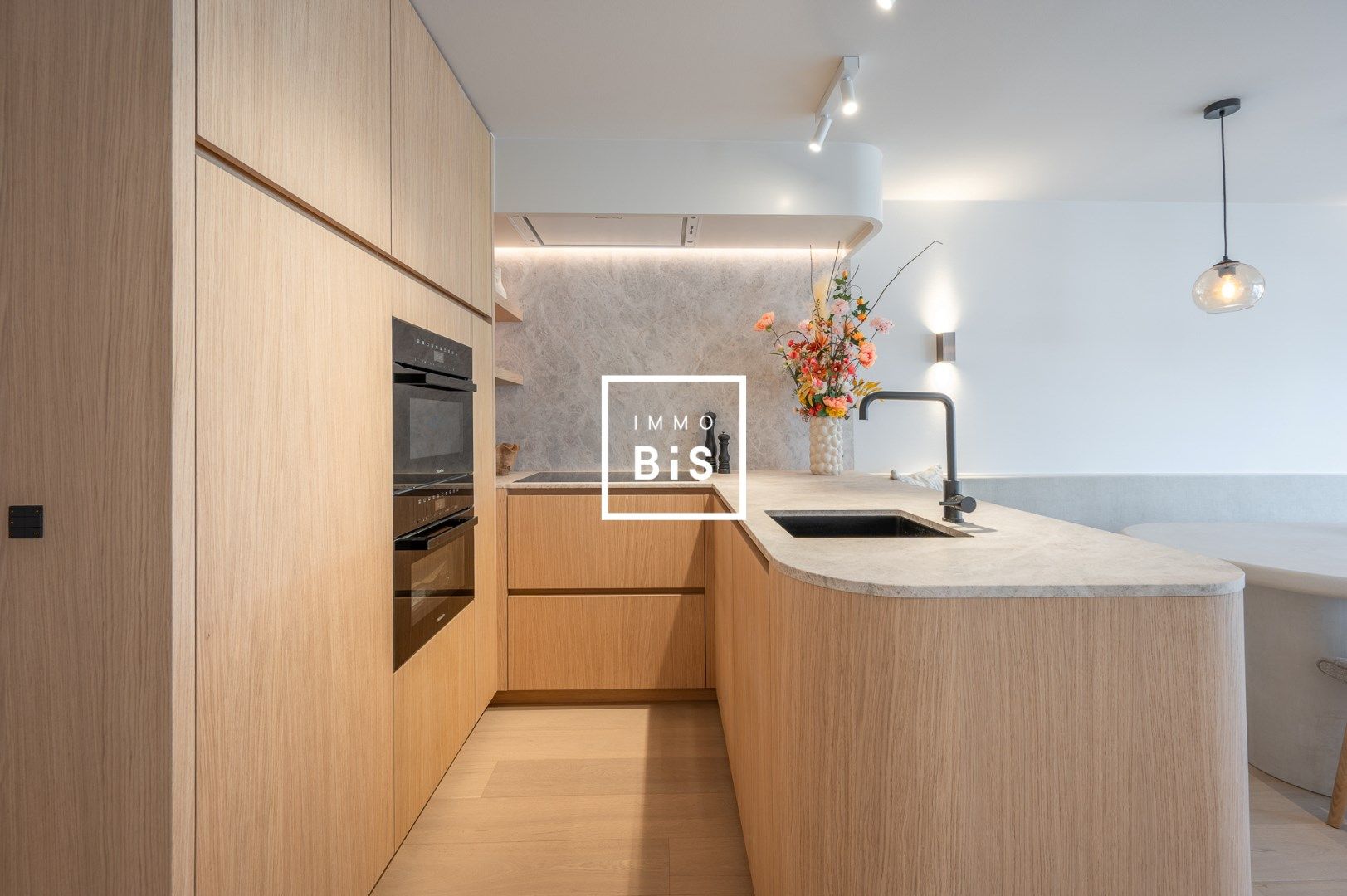 Luxueus gerenoveerd appartement centraal gelegen op enkele stappen van de zeedijk foto 6