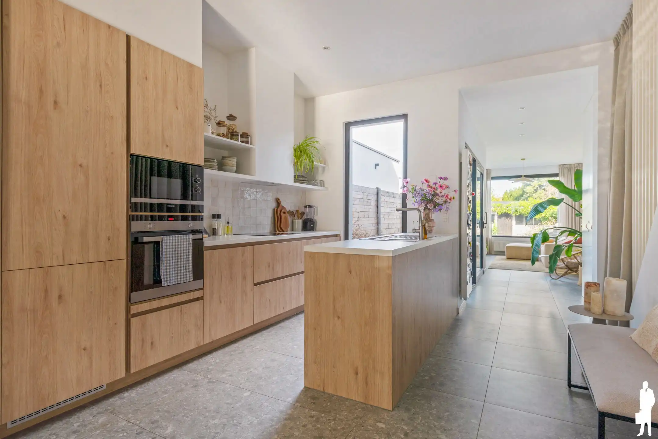 Smaakvol gerenoveerde woning met 3 slaapkamers en mooie tuin foto 6