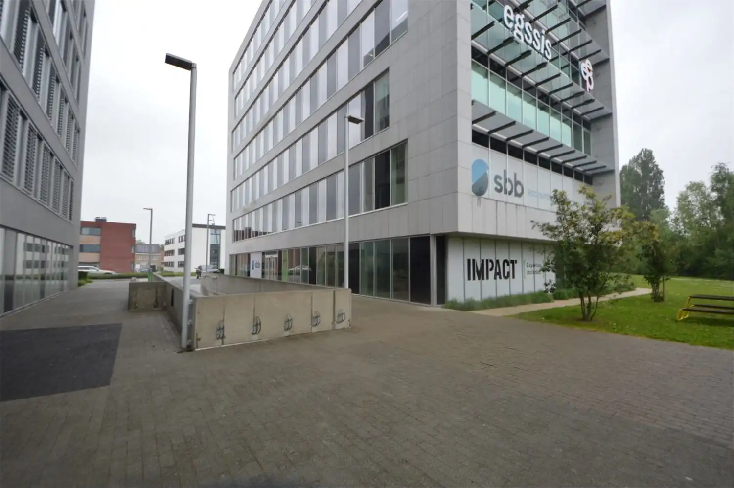 RECENTE KANTOREN INCL. 9 PARKINGS NAAST E40 foto 14