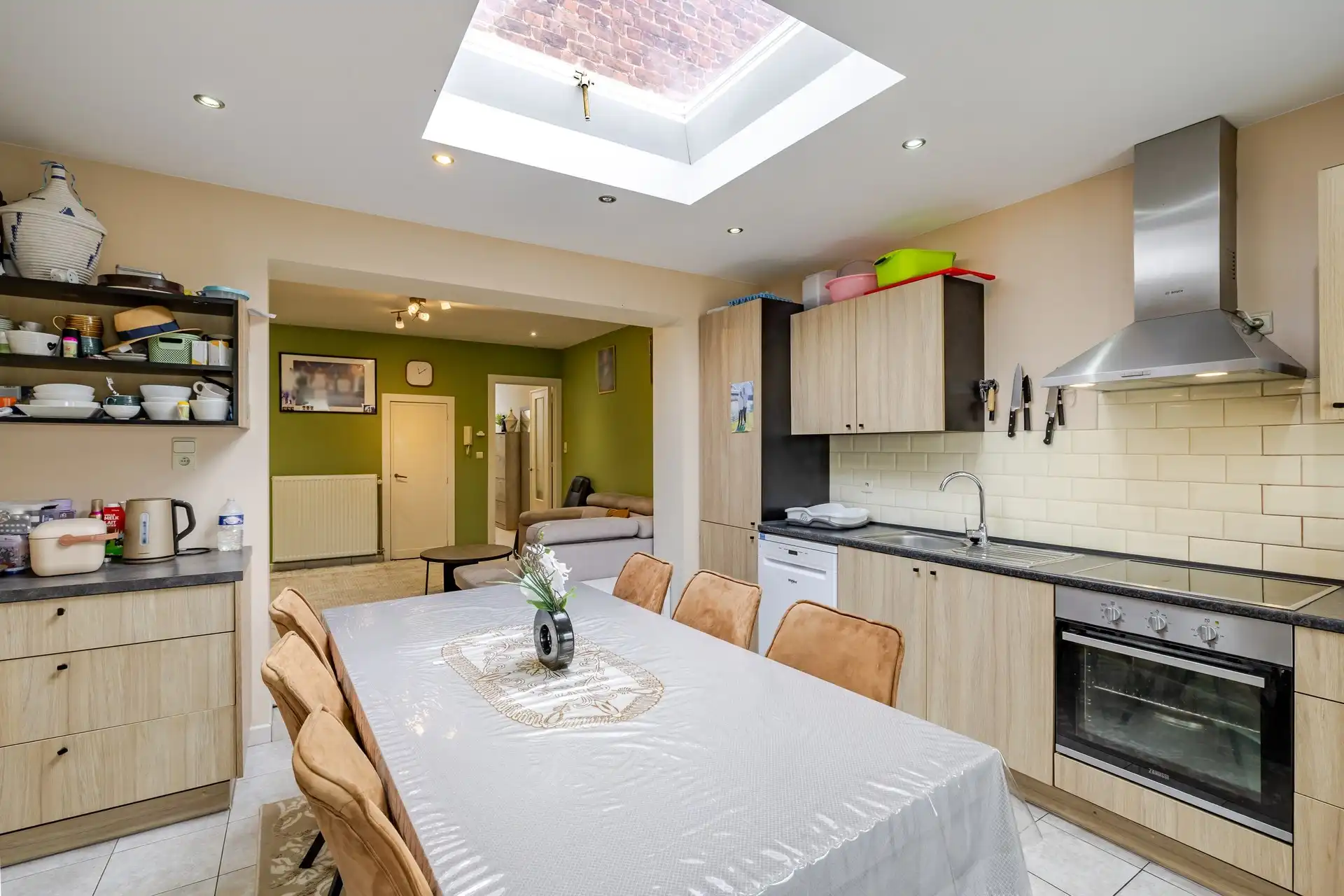Gunstig gelegen rijwoning met 4 slaapkamers foto 5