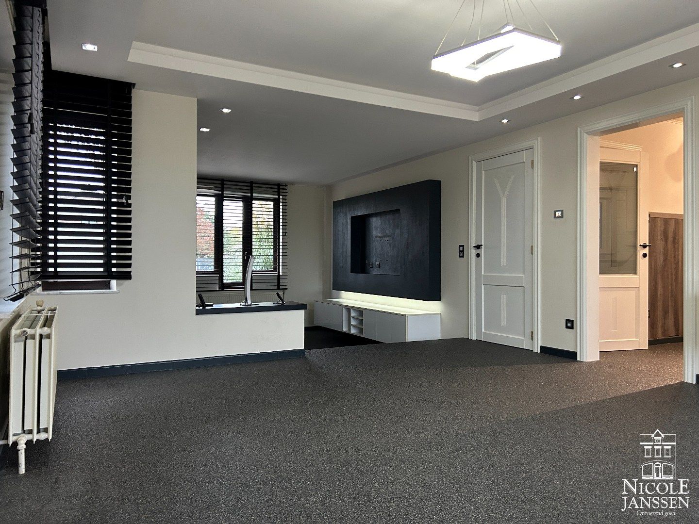 Instapklare gezinswoning met drie slaapkamers, twee badkamers, grote kelder en vrijstaande garage foto 3