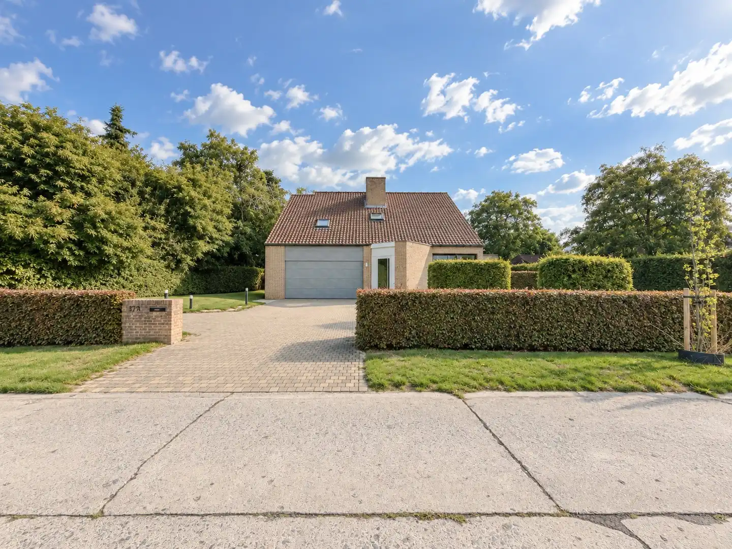 Ruime, lichtrijke en instapklare woning op een heerlijke locatie in Zomergem foto 2