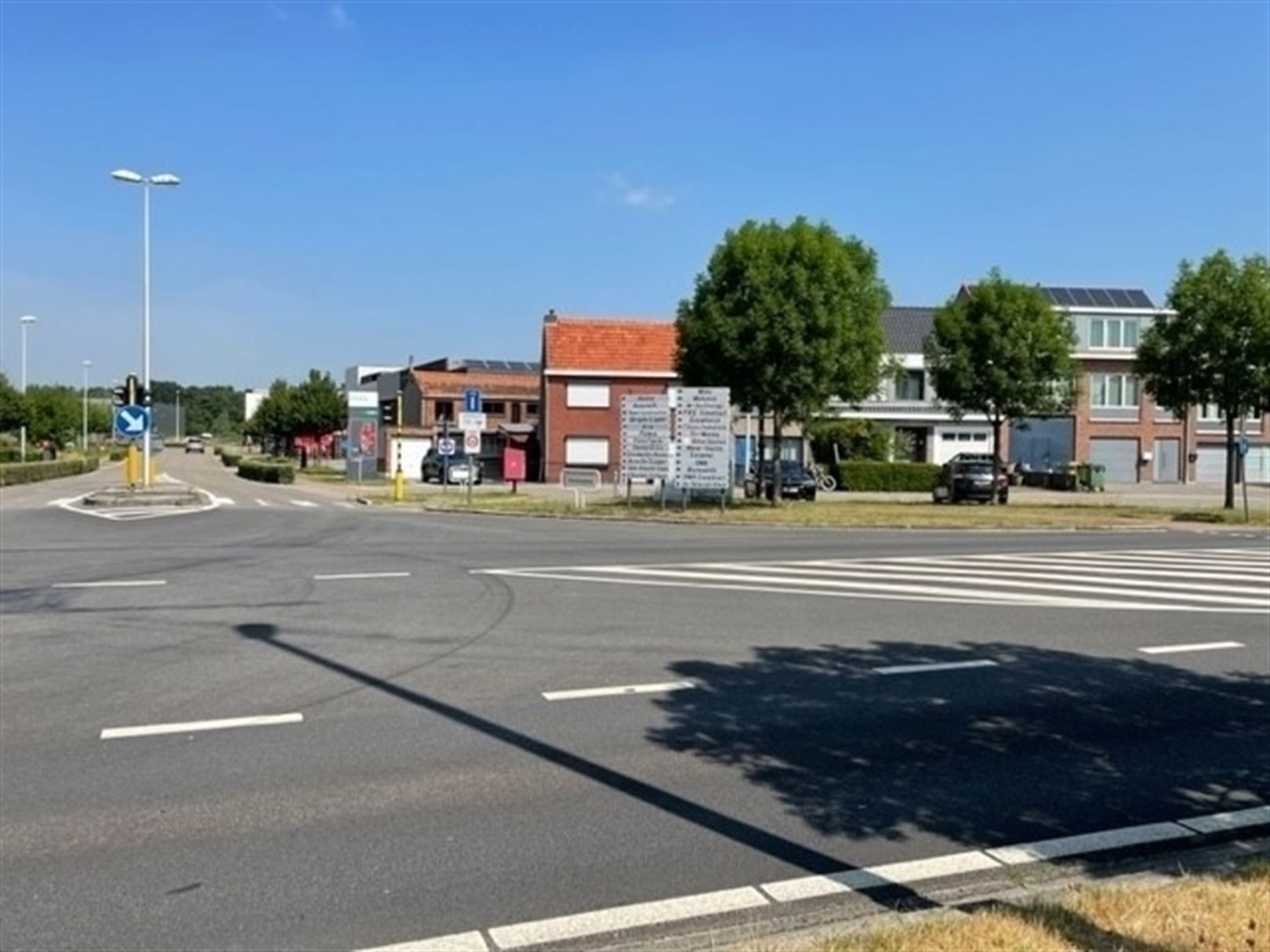 Nieuwbouw bedrijfspand met magazijnen en kantoren/showroom foto 14