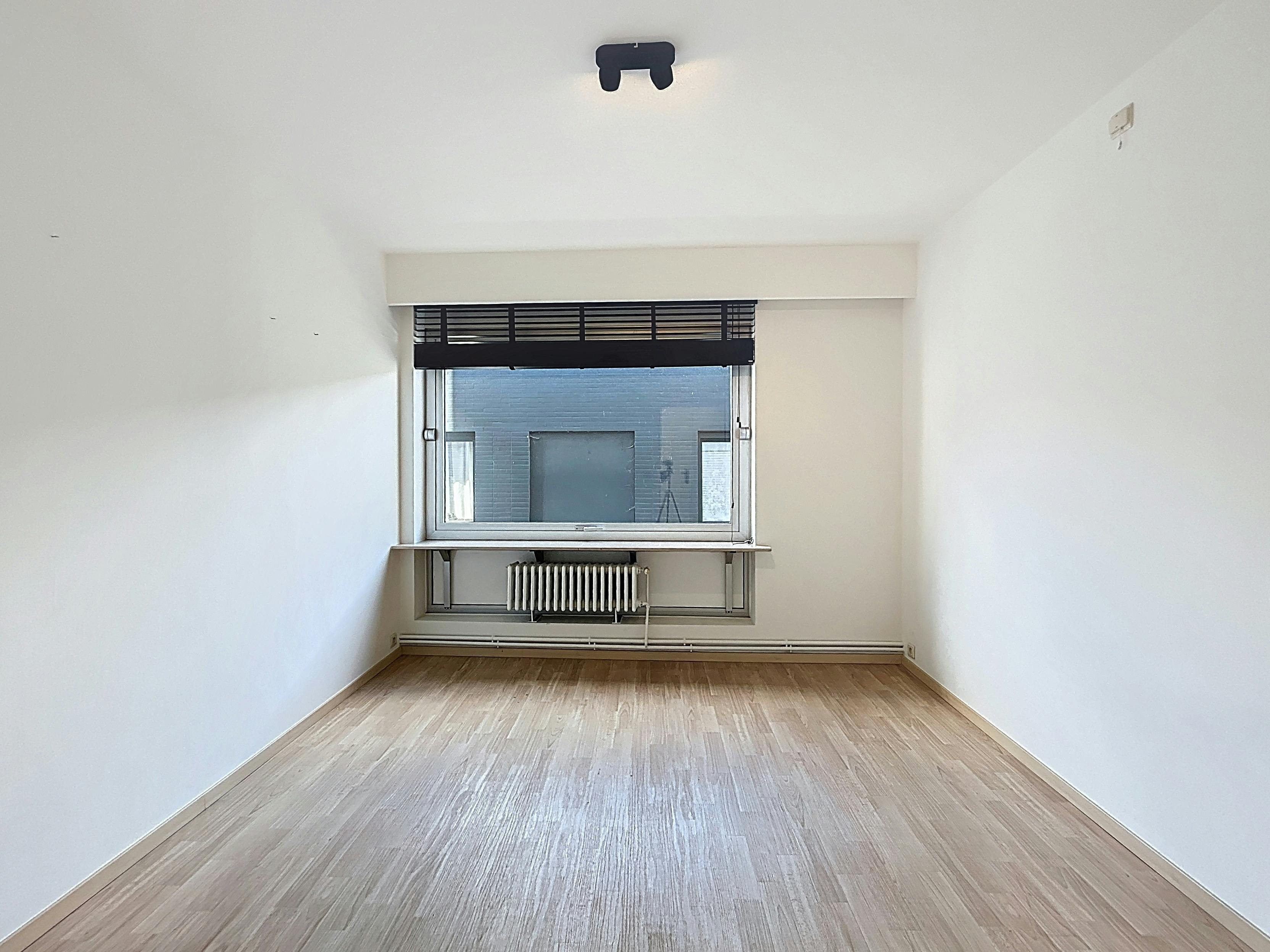 Ruim gerenoveerd appartement te huur aan de Leie te Kortrijk foto 7