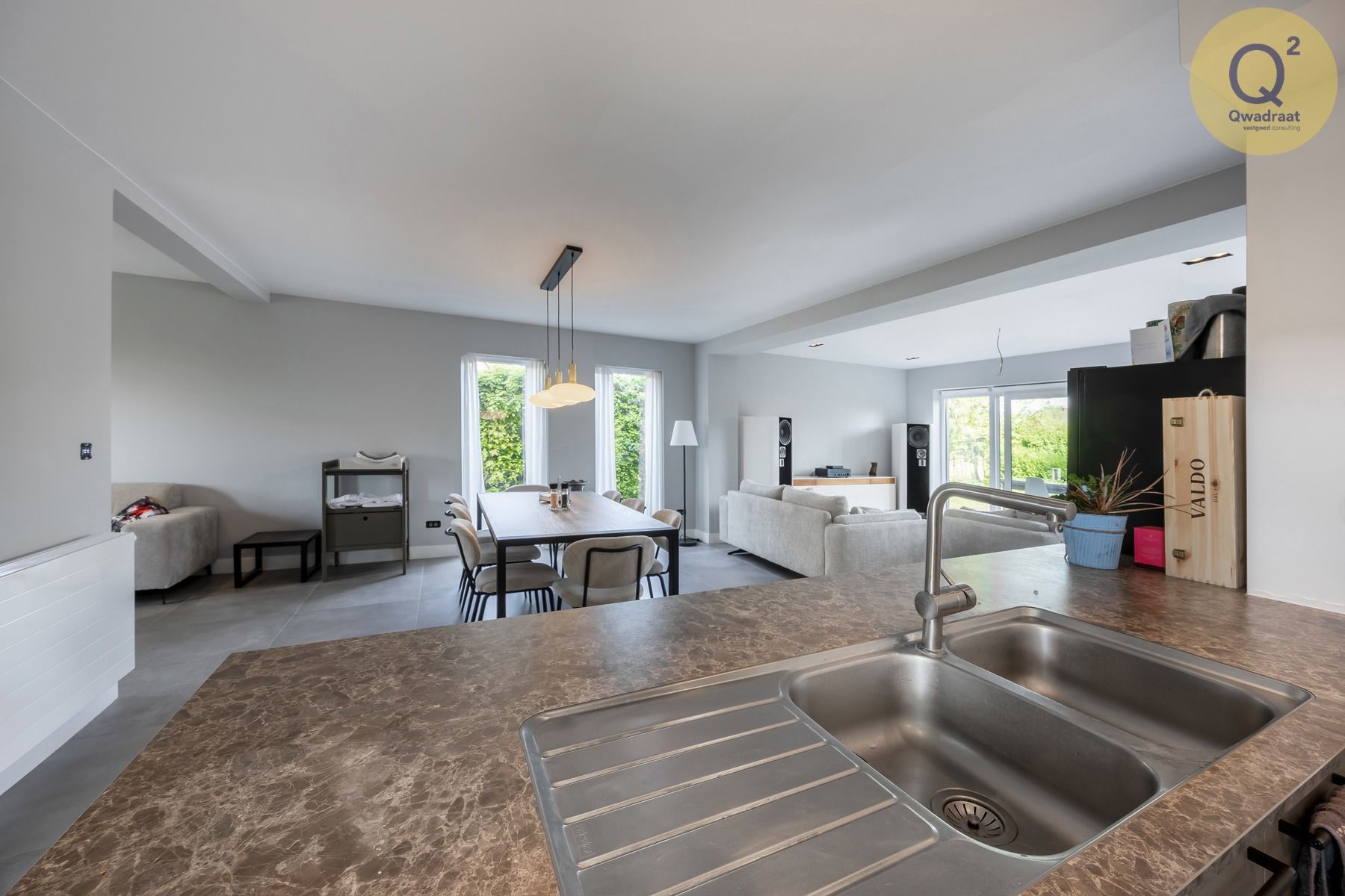 Ruime vernieuwde woning met 4 slpks en grote tuin foto 6
