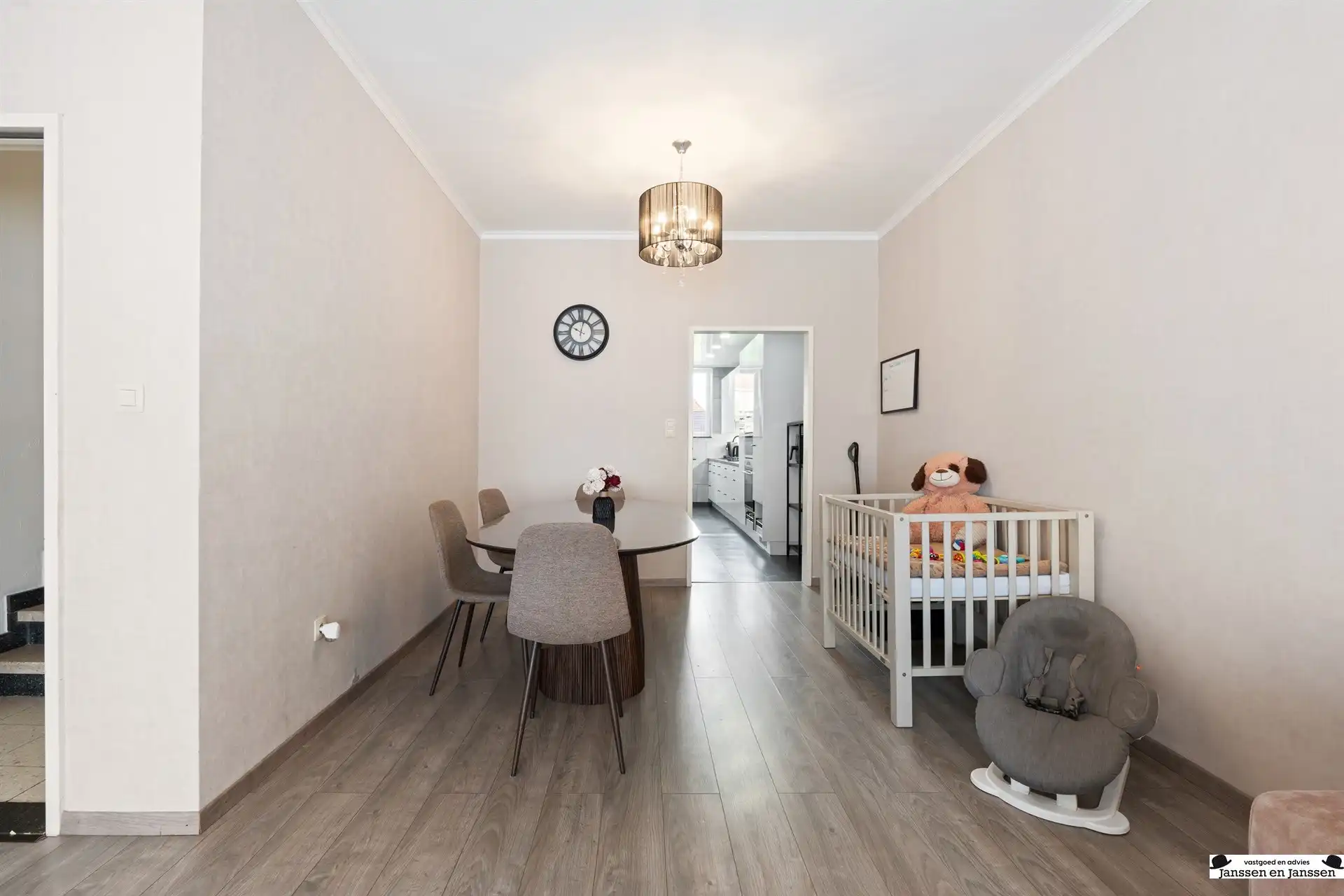 Uitzonderlijk ruime, energetische en gerenoveerde woning! foto 15