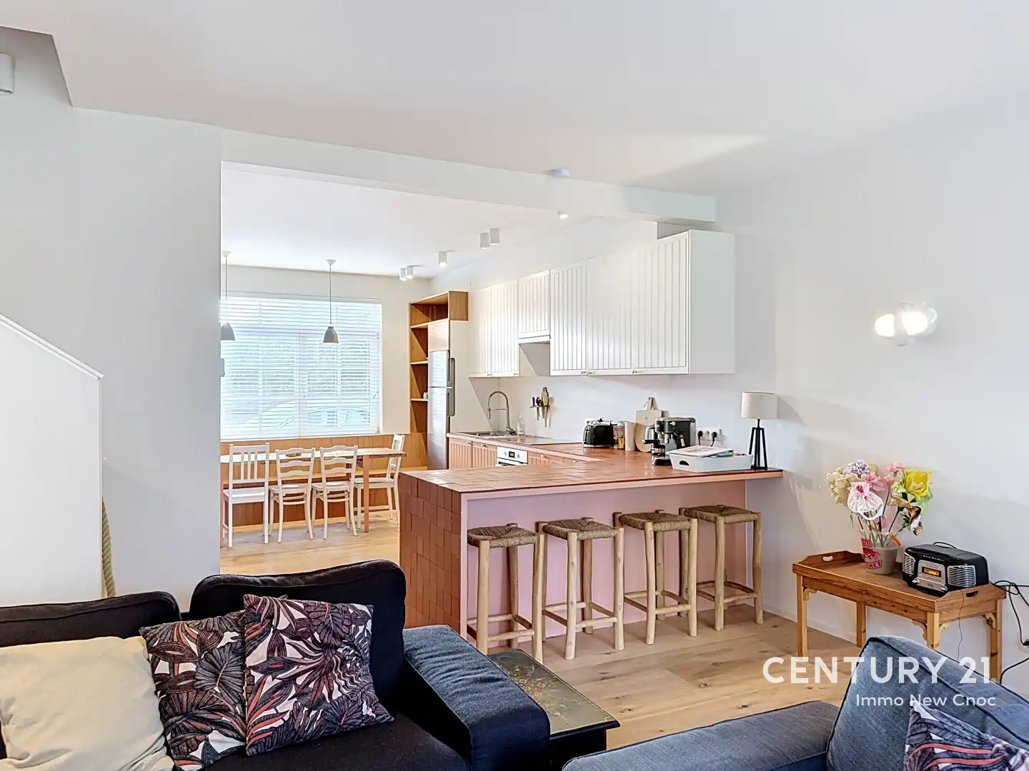 Charmante woning in Brugge (1937) met 4 slaapkamers, 2 badkamers en 155 m² woonoppervlakte op een perceel van 126 m² foto 2