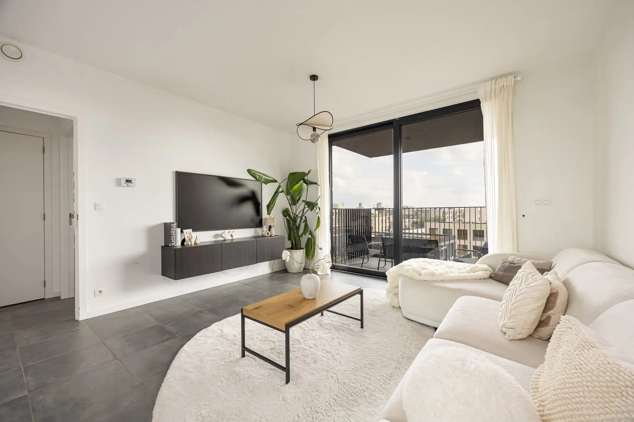 Recent appartement met 2 slaapkamers en een zonnig terras foto {{pictureIndex}}