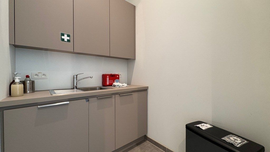 Instapklaar en ingericht kantoor te huur vlakbij E19 in Kontich foto 10