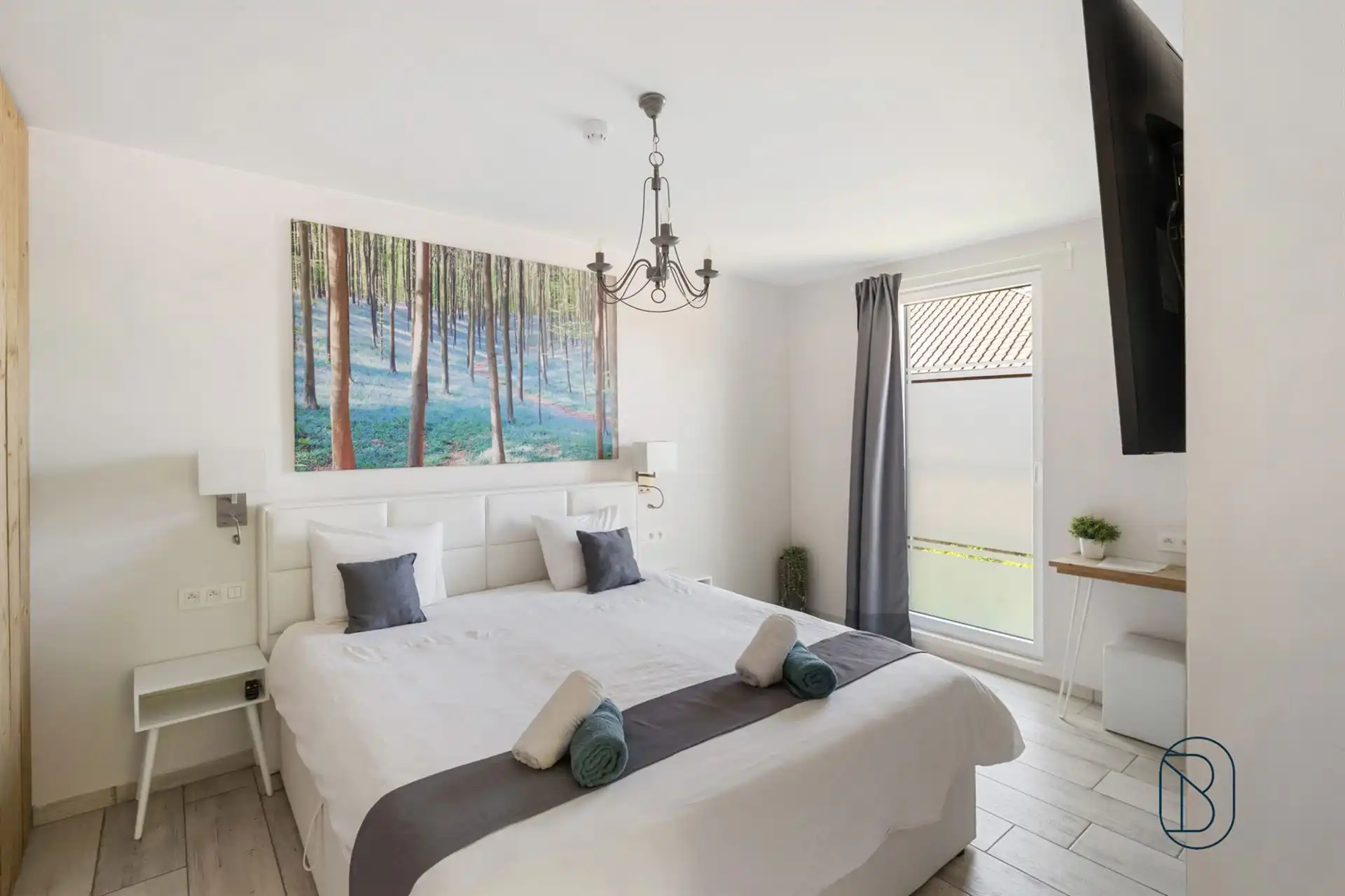 Exclusieve villa met 7 slpk, zwembad en tuin met open zicht foto 25