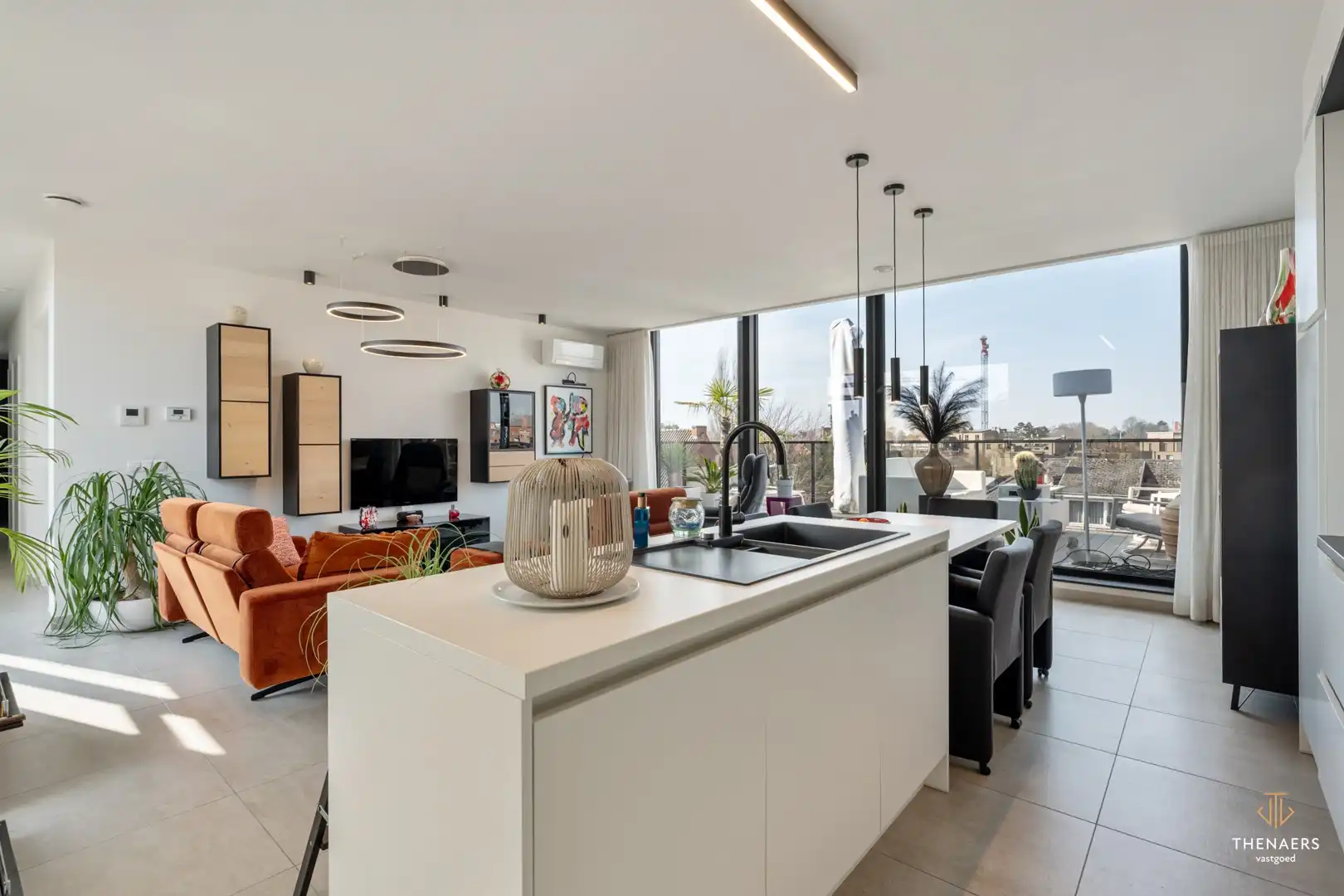 Exclusief penthouse met 2 ruime terrassen en privatieve lifttoegang. foto 3